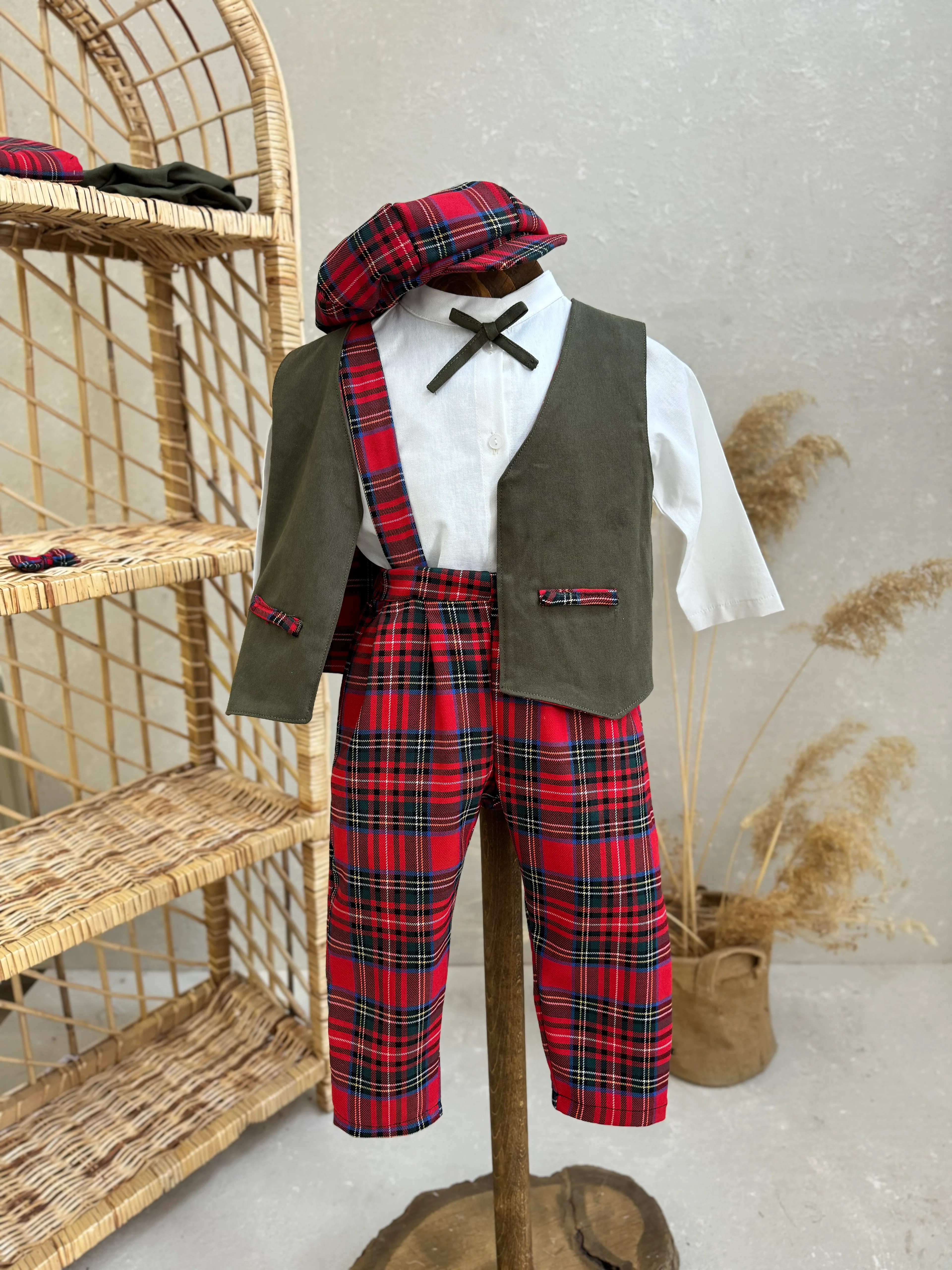 KIRMIZI EKOSE PANTOLON - GÖMLEK 