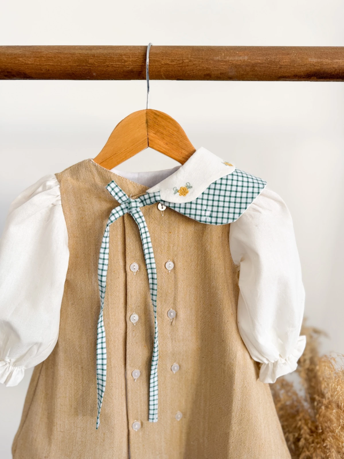 DAİSY İŞLEMELİ KOLLU ELBİSE 