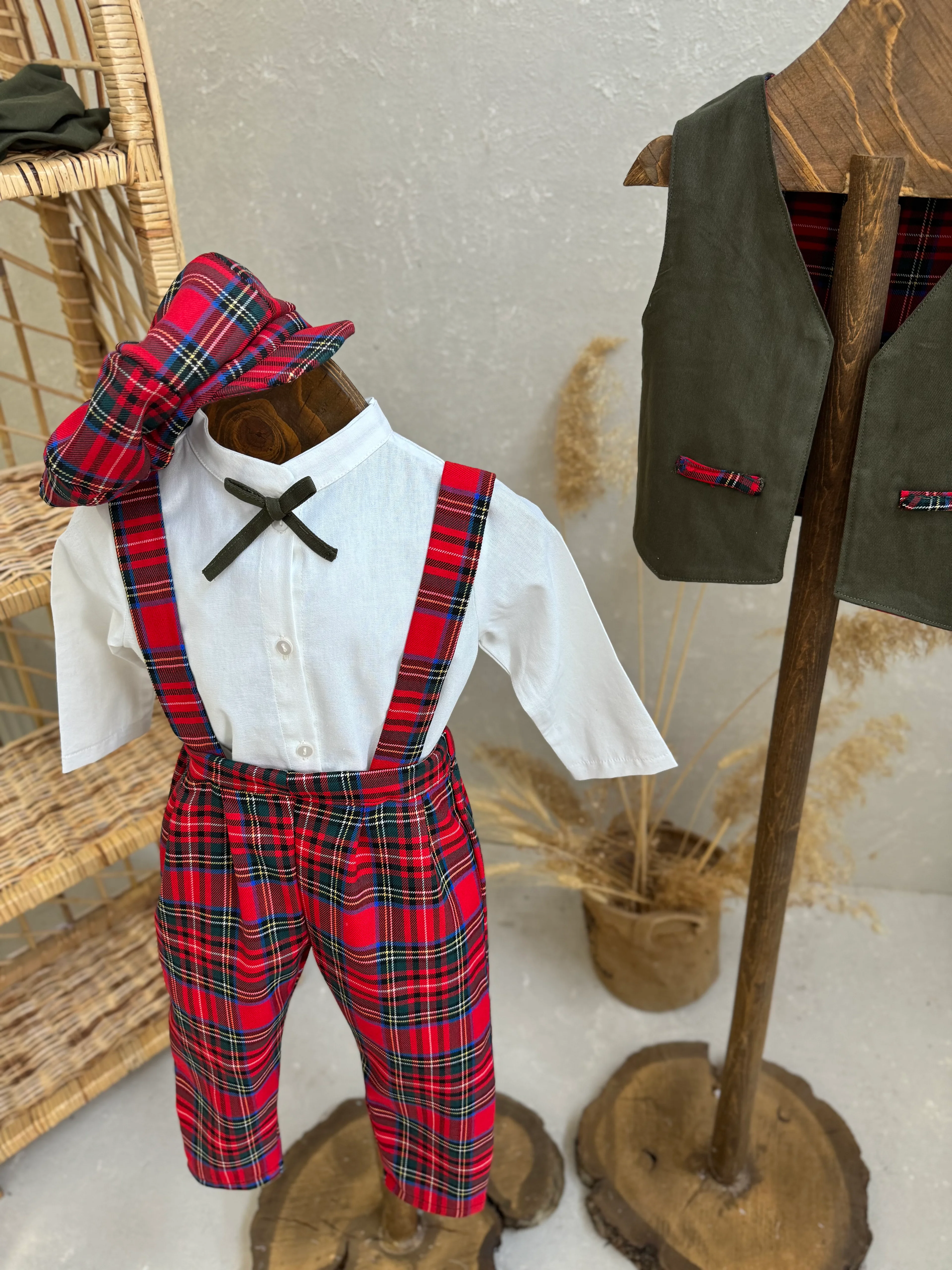 KIRMIZI EKOSE PANTOLON - GÖMLEK 