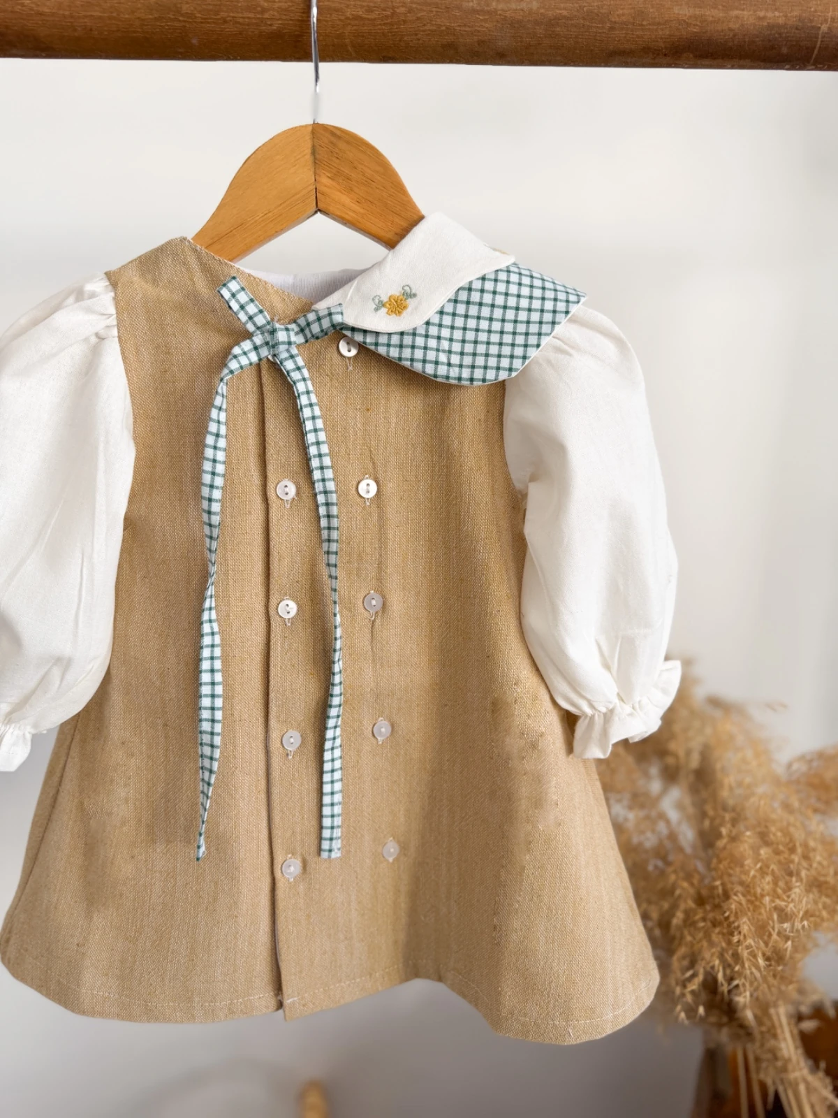 DAİSY İŞLEMELİ KOLLU ELBİSE 