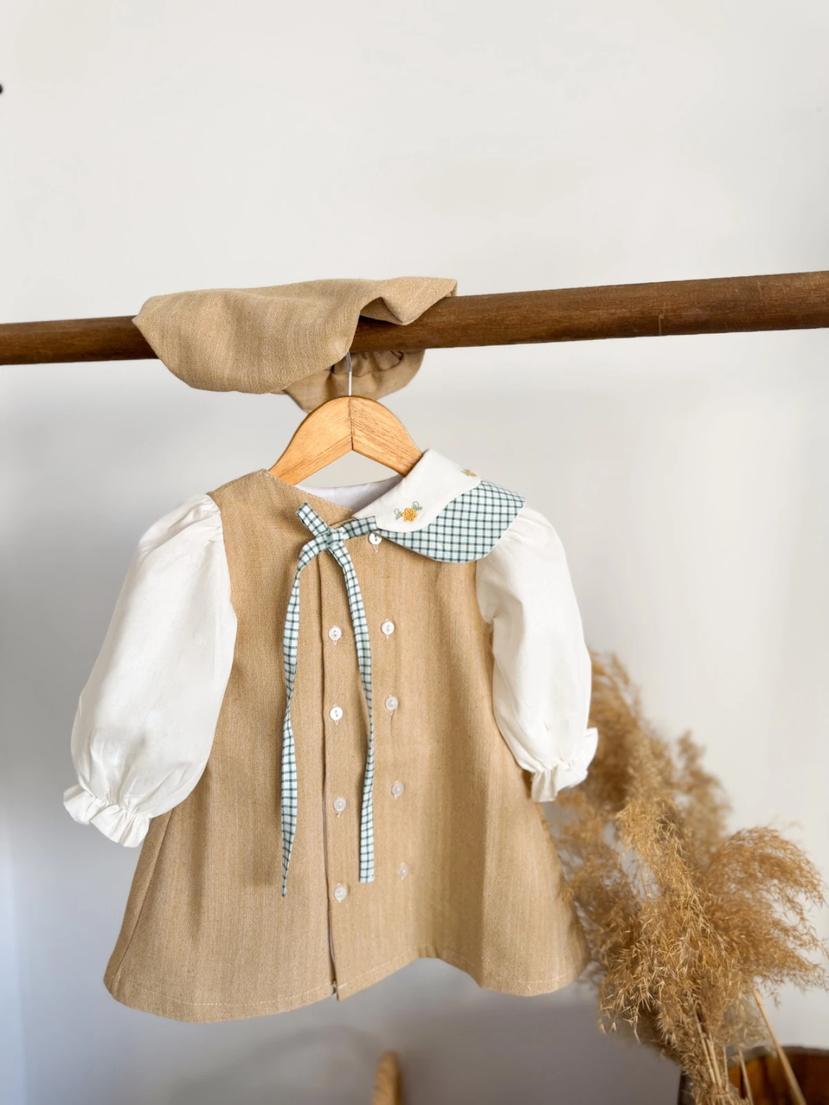 DAİSY İŞLEMELİ KOLLU ELBİSE 