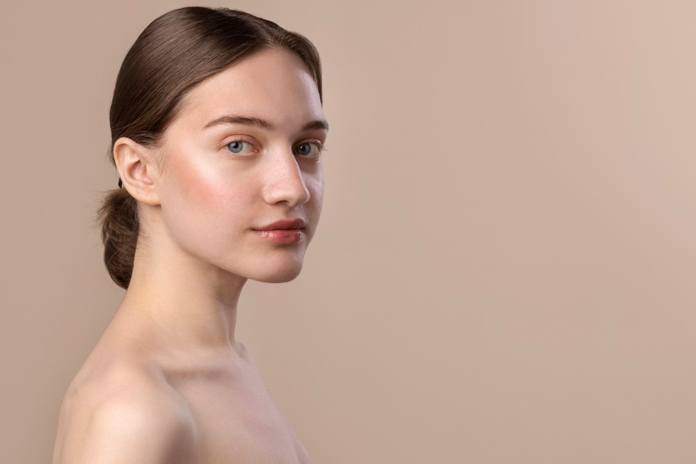 Doğal İçeriklerle Akne Tedavisi: Tea Tree Oil ve Diğer Etkili Bileşenler