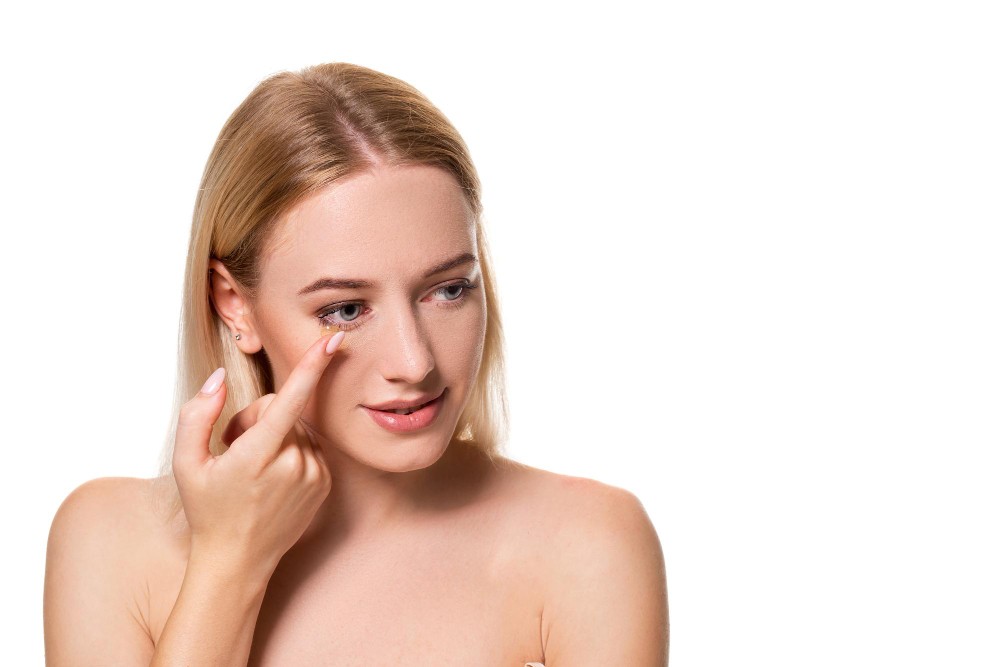 Göz Çevresi Bakımında Devrim: Hyaluronik Asit ve Arnica İle Gençleşin