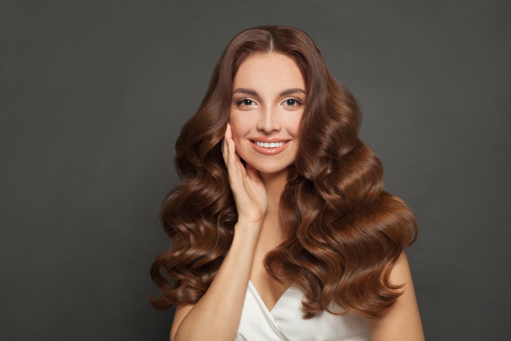 Biotin, Keratin ve Kolajen Gücü: Saçlarınızda Dolgunluk Etkisi Yaratın