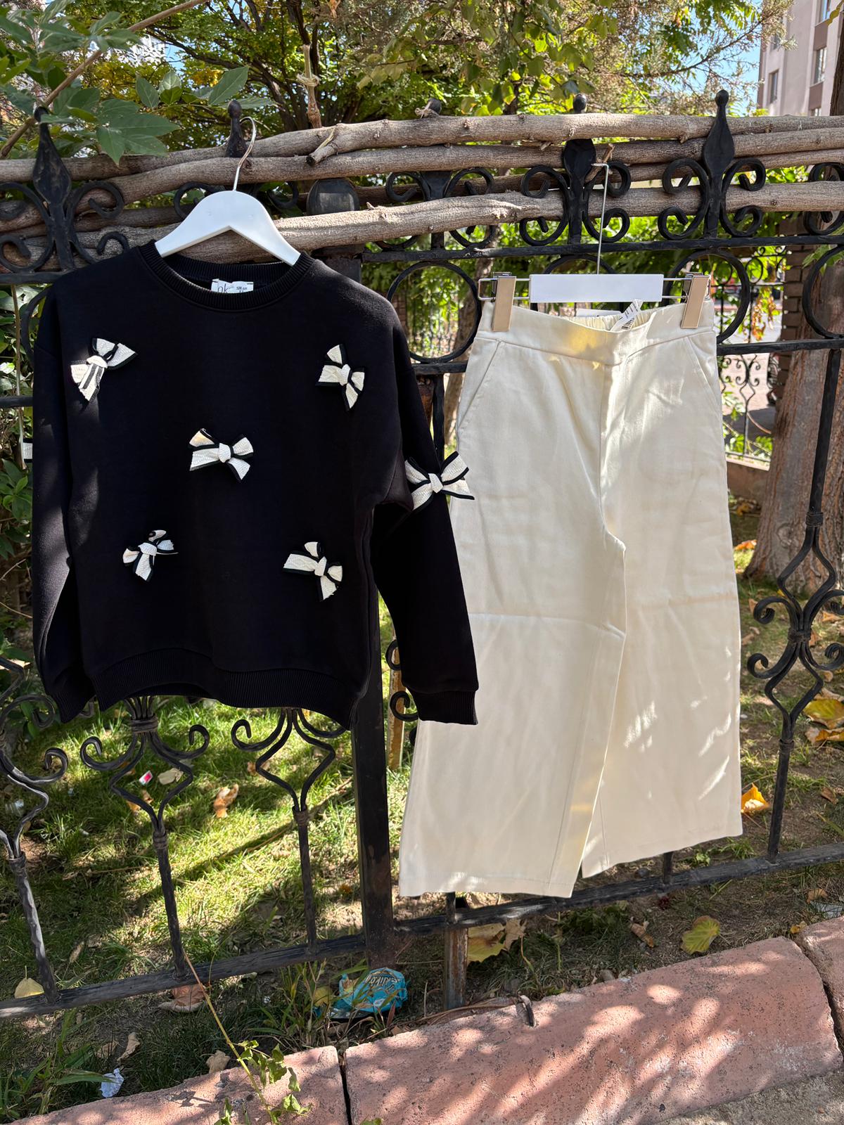 8-14 Yaş Kız Çocuk Fiyonk Detaylı Siyah Sweatshirt ve Krem Pantolon Takım