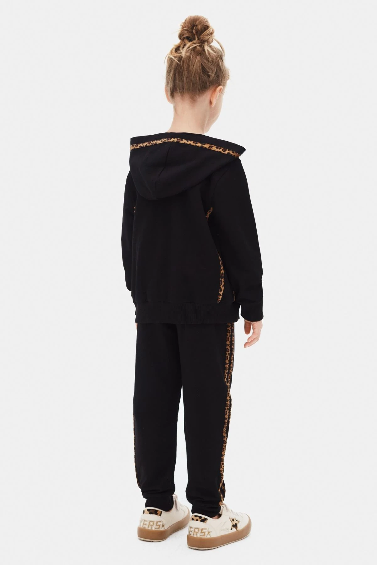 4-8 Yaş Kız Çocuk Leopar Detaylı Kapüşonlu Siyah İkili Eşofman Takımı