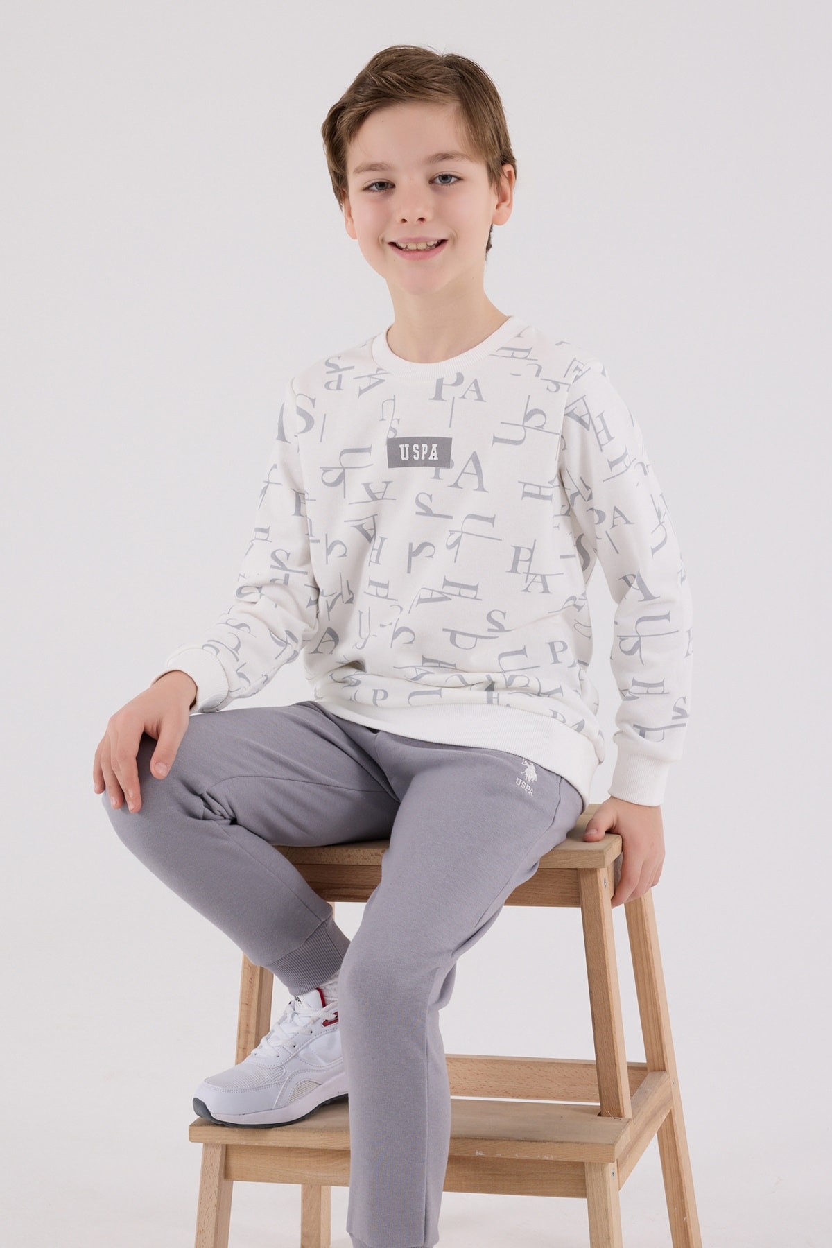 4-8 Yaş Erkek Çocuk US Polo Assn Lisanslı Beyaz-Gri Eşofman Takımı