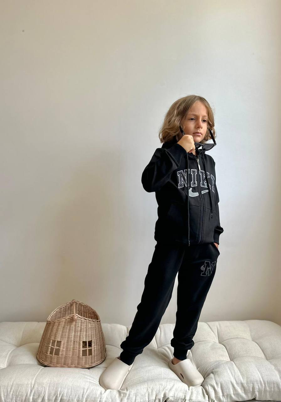 5-14 Yaş Erkek Çocuk Siyah Fermuarlı Kapüşonlu “N” Detaylı Eşofman Takımı