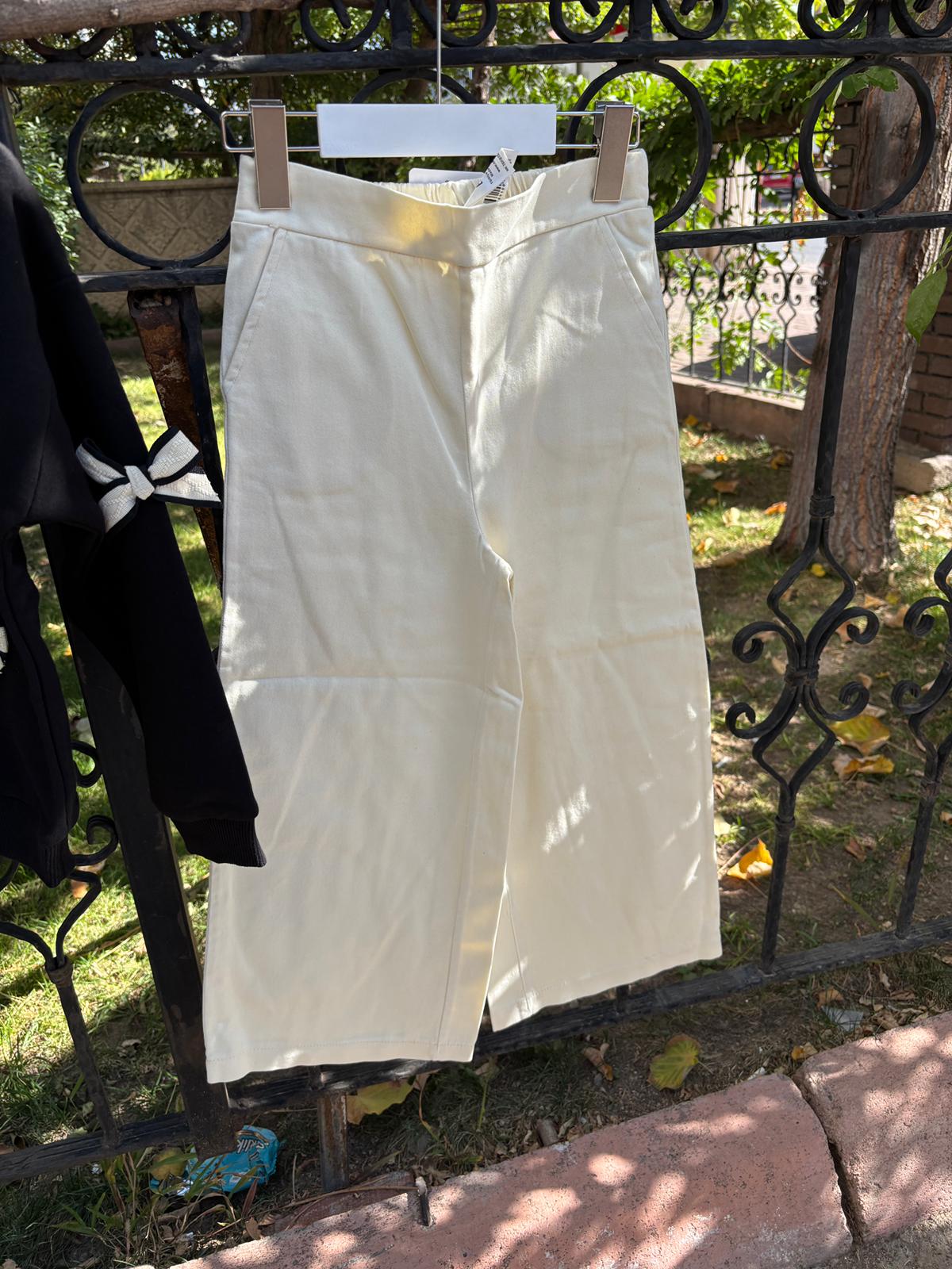 8-14 Yaş Kız Çocuk Fiyonk Detaylı Siyah Sweatshirt ve Krem Pantolon Takım