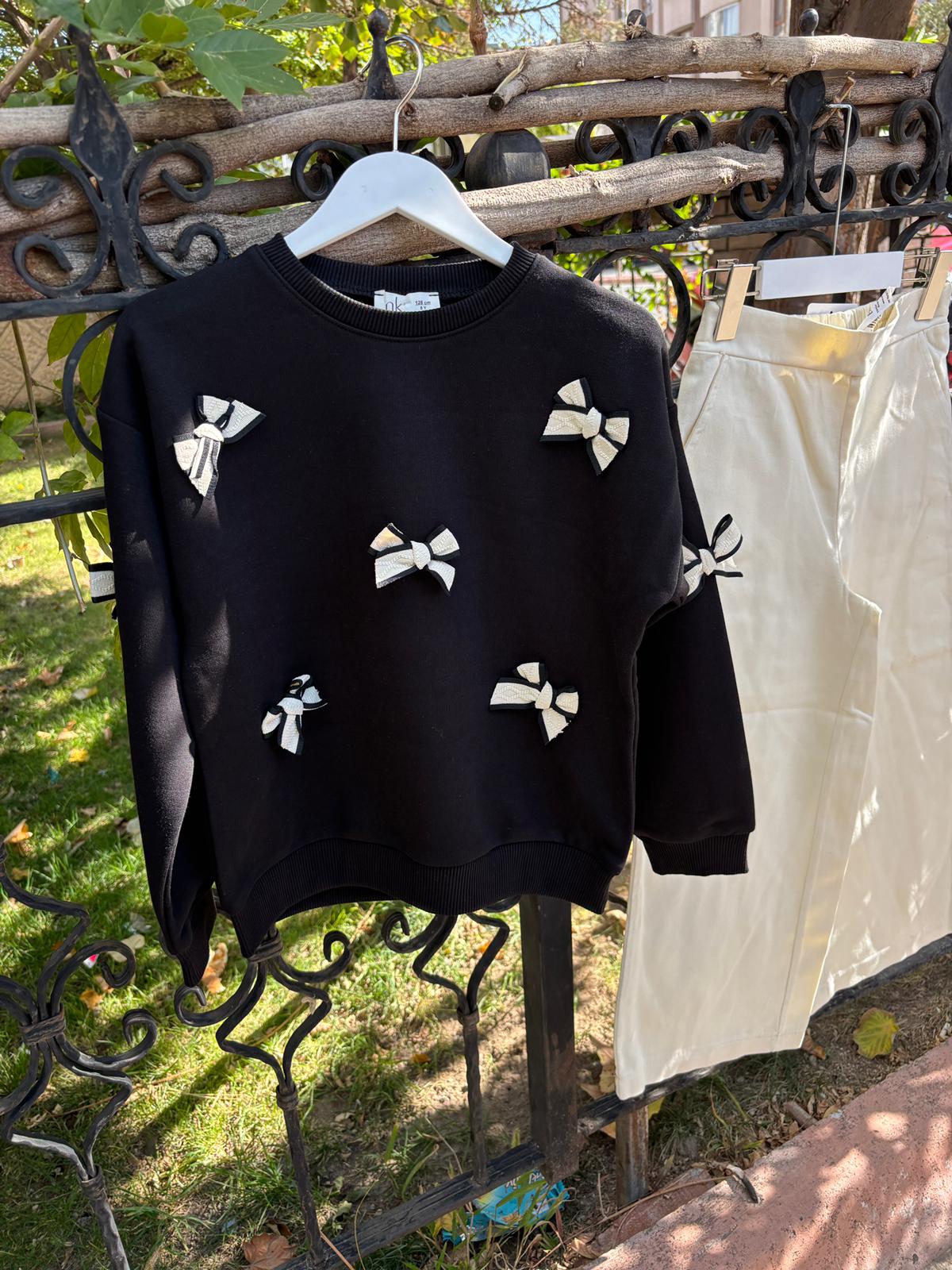 8-14 Yaş Kız Çocuk Fiyonk Detaylı Siyah Sweatshirt ve Krem Pantolon Takım