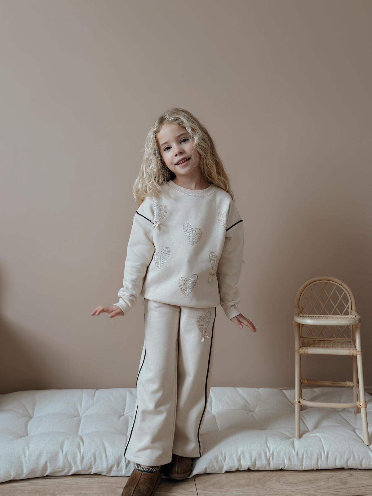 5-14 Yaş Kız Çocuk Kalp ve Fiyonk Detaylı 3 İplik Şardonlu Eşofman Takımı