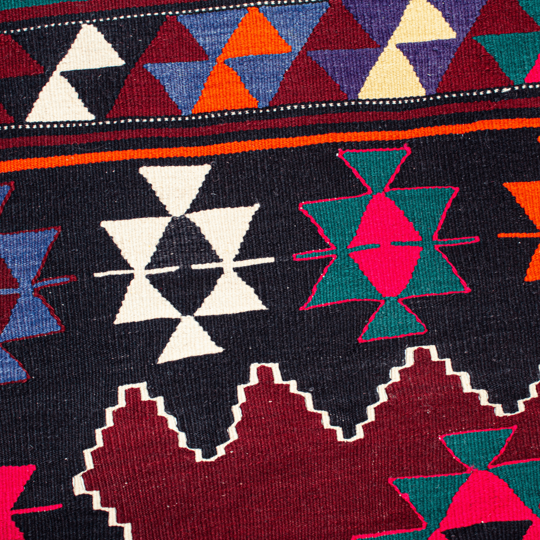 Balıkesir Karakeçili Bordürü Mavili Kilim