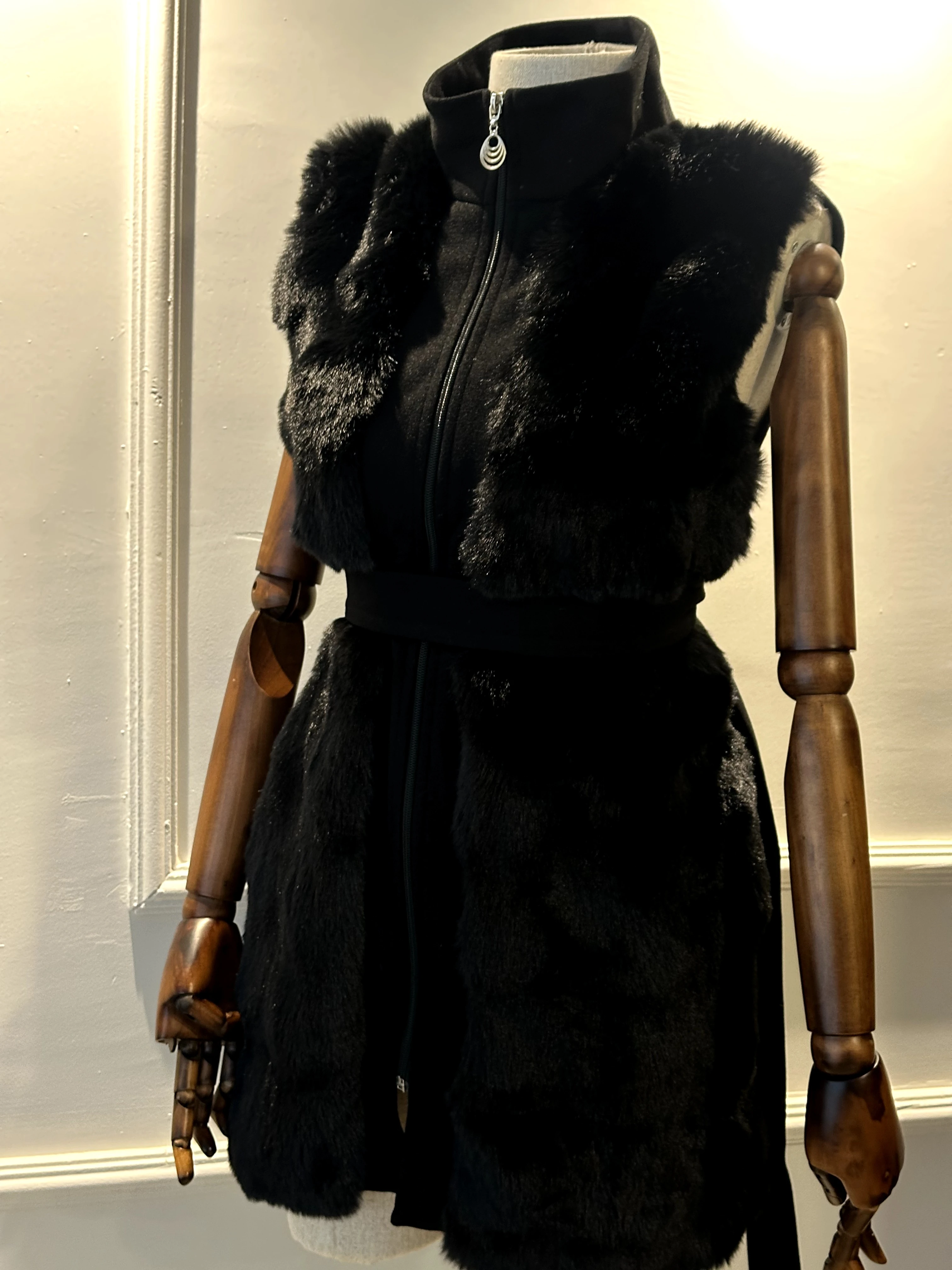 siyah kürklü yelek 