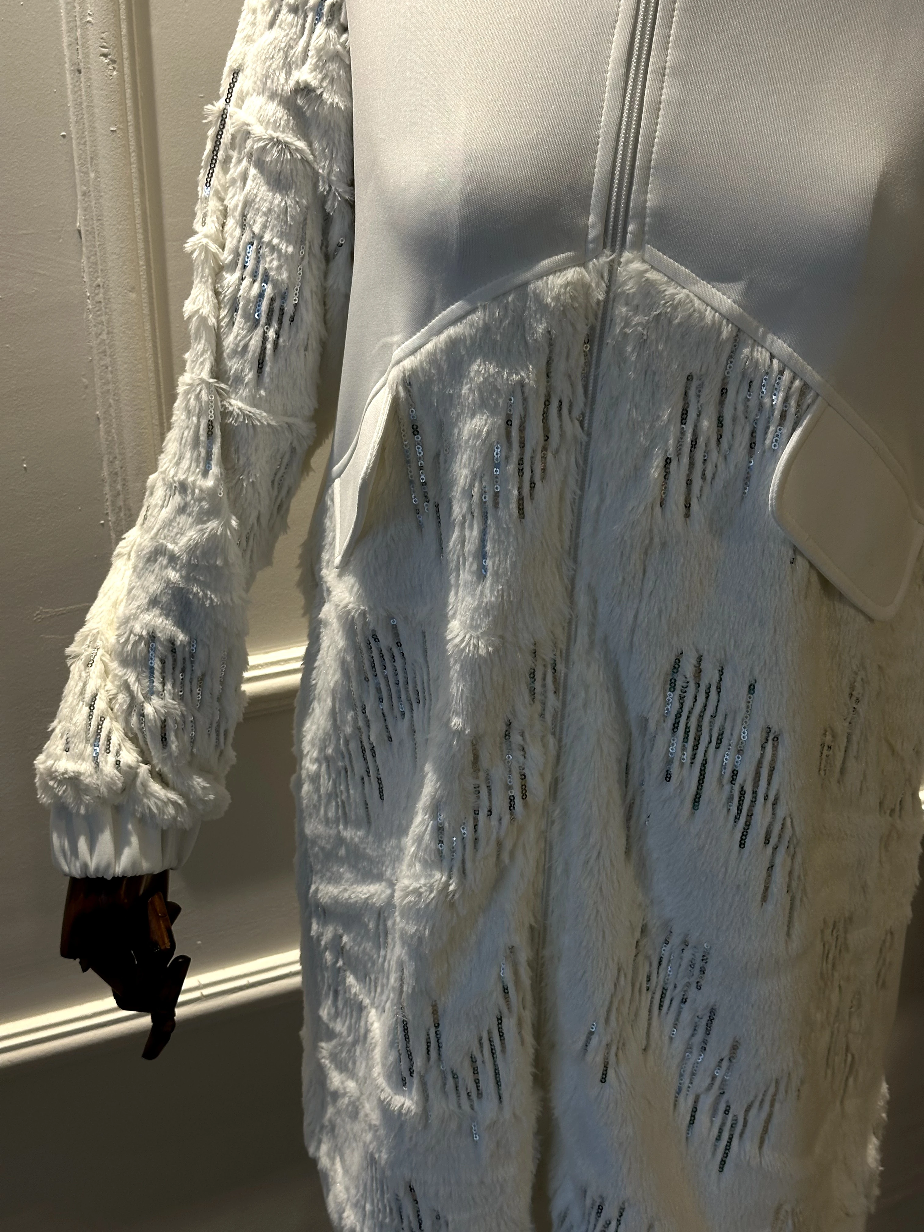 BEYAZ KAPŞONLU KÜRK 