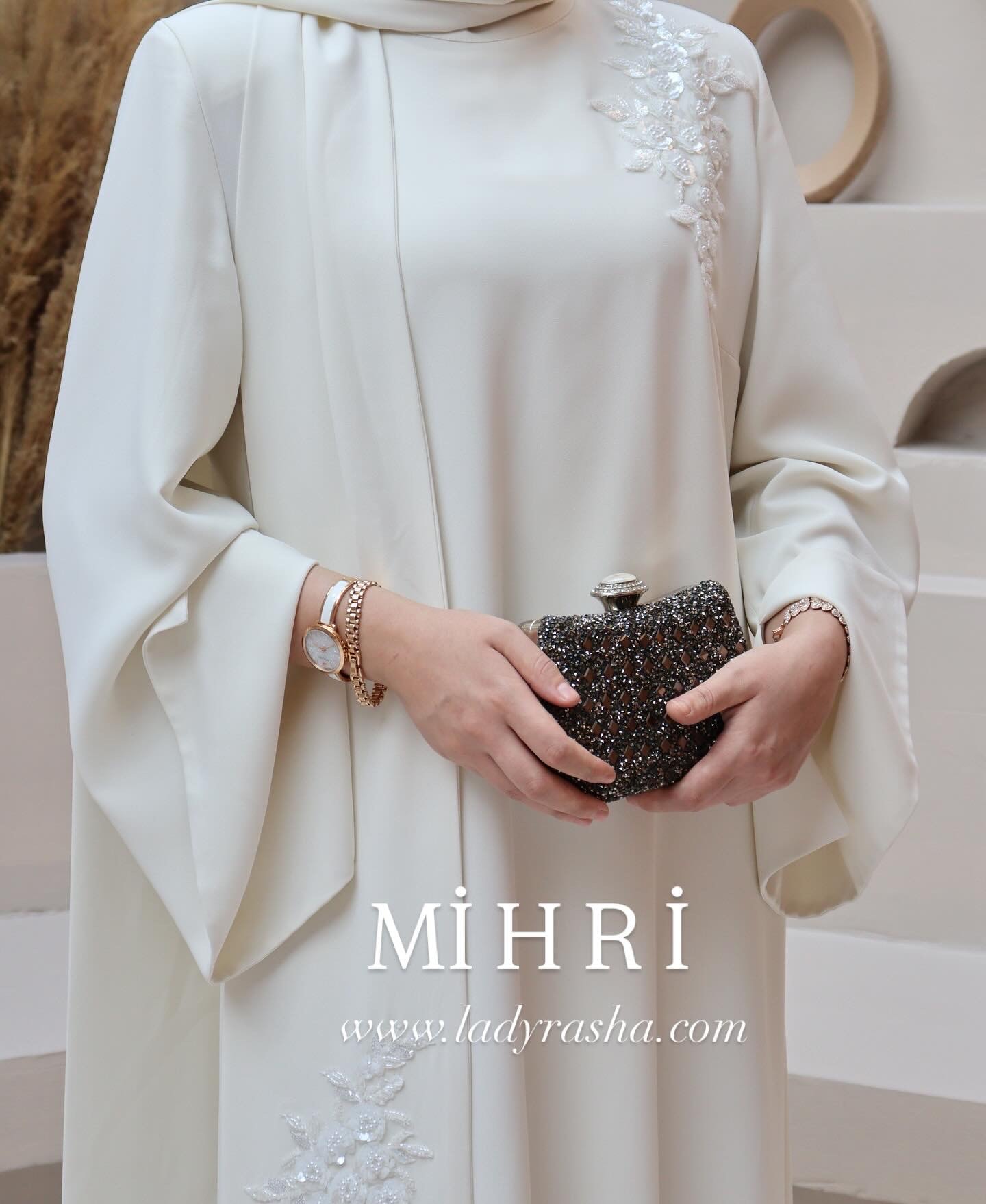 BEEYAZ MİHRİ ELBİSE