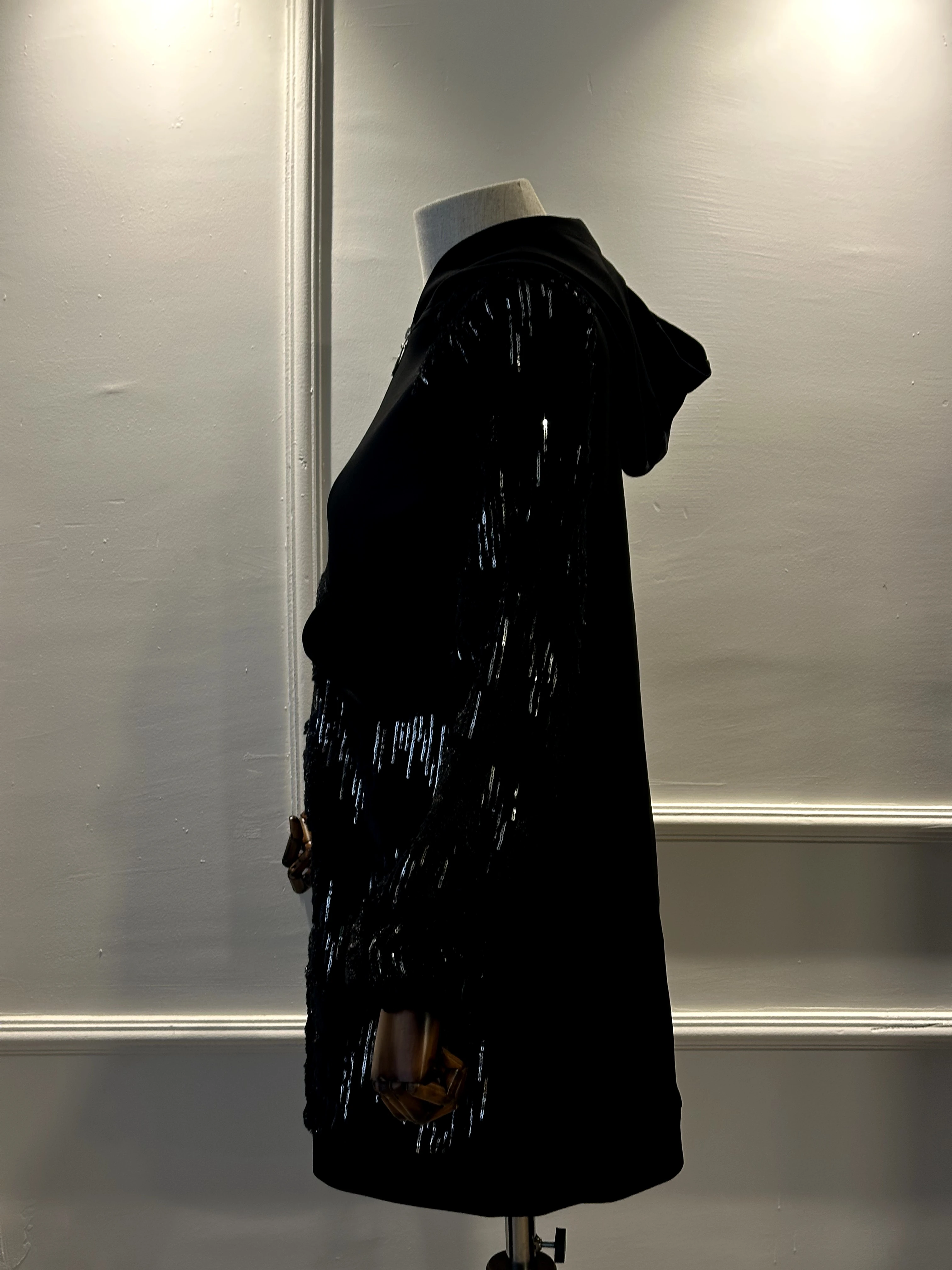 SİYAH KAPŞONLU KÜRK 