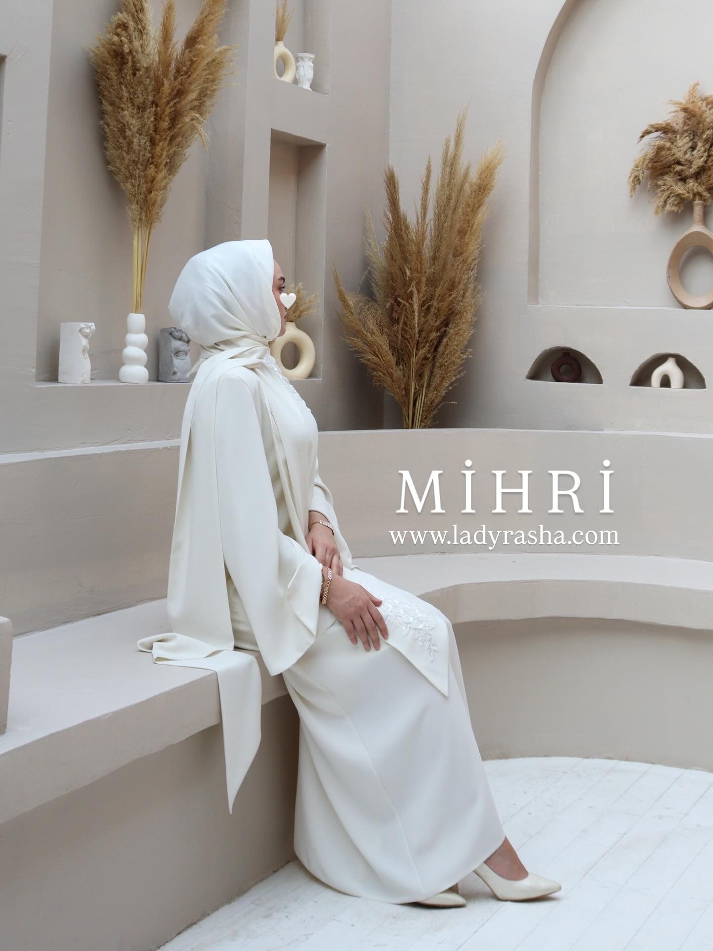 BEEYAZ MİHRİ ELBİSE