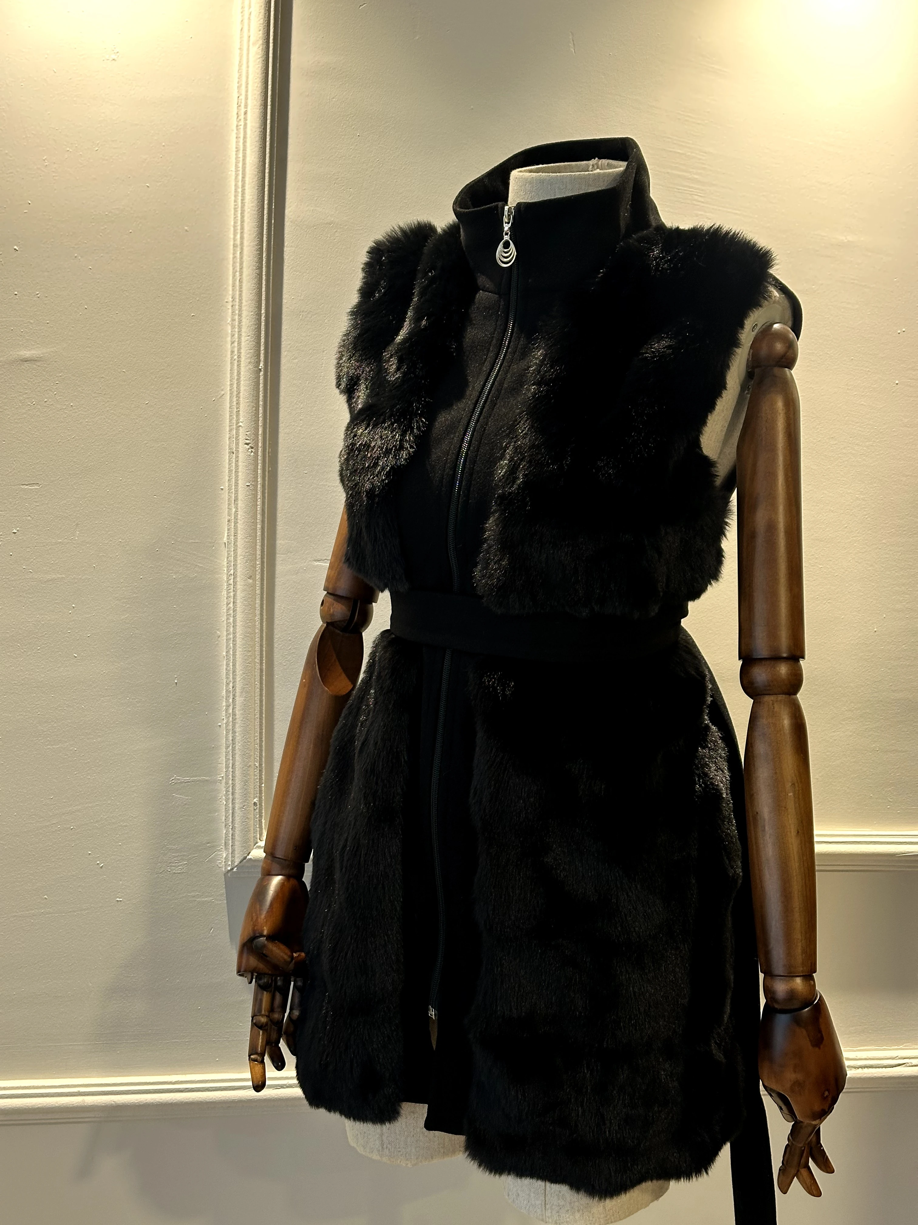 siyah kürklü yelek 