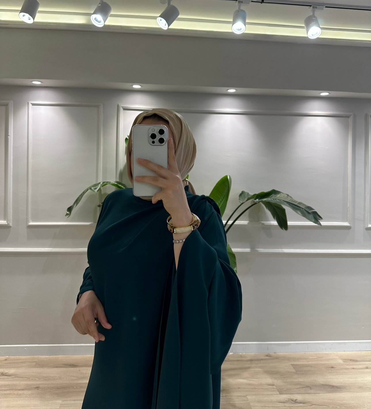 ZÜMRÜT DAMLA ELBİSE
