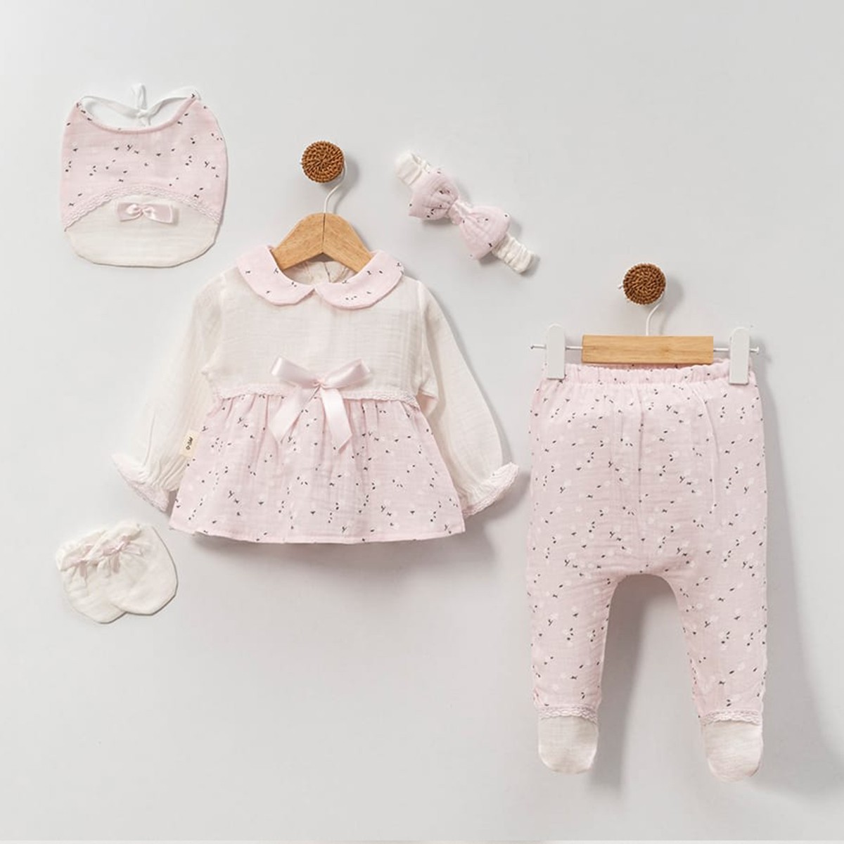 BEBLY KIDS KIZ 0-3 AY ÇİÇEK DESENLİ MÜSLİN 5Lİ SET