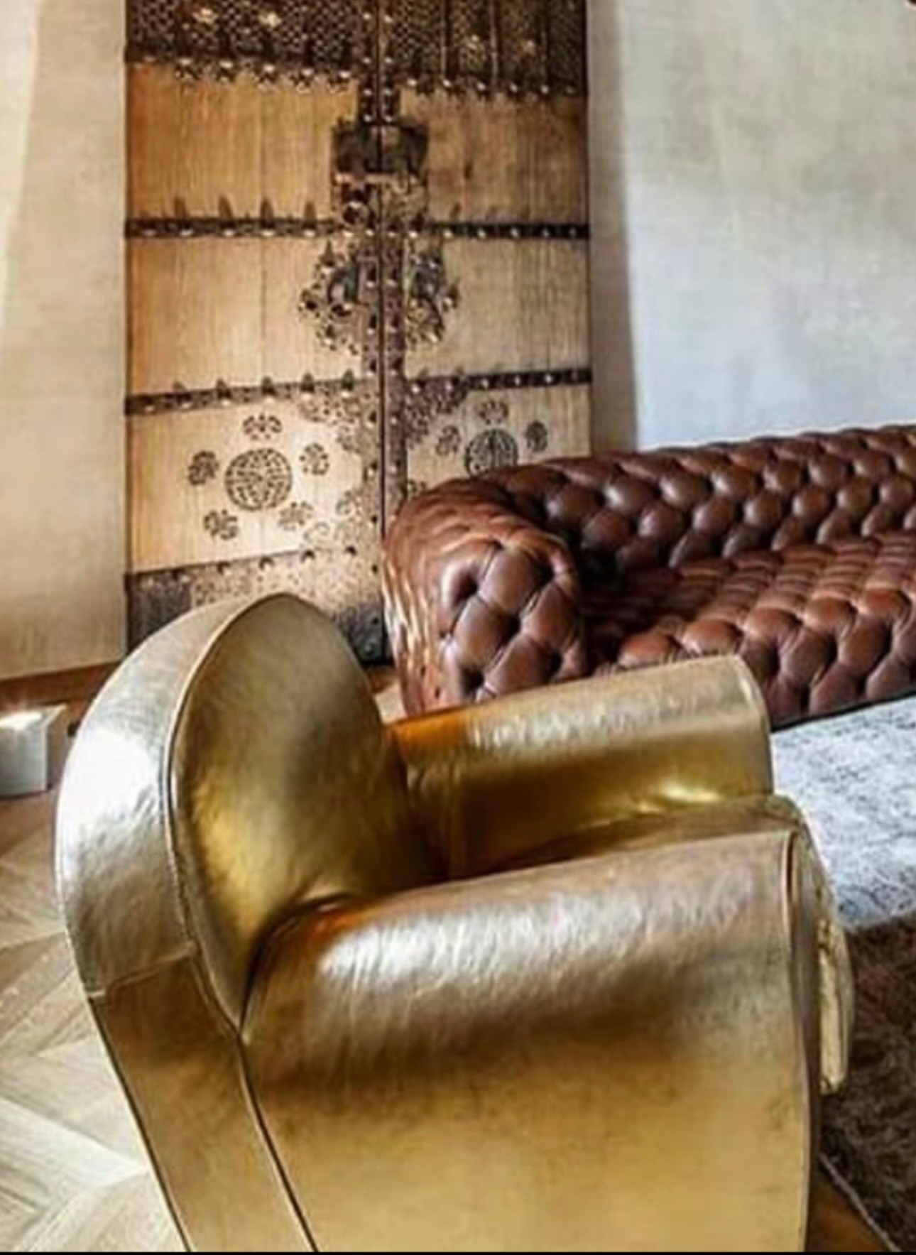 GOLDEN ARMCHAIR