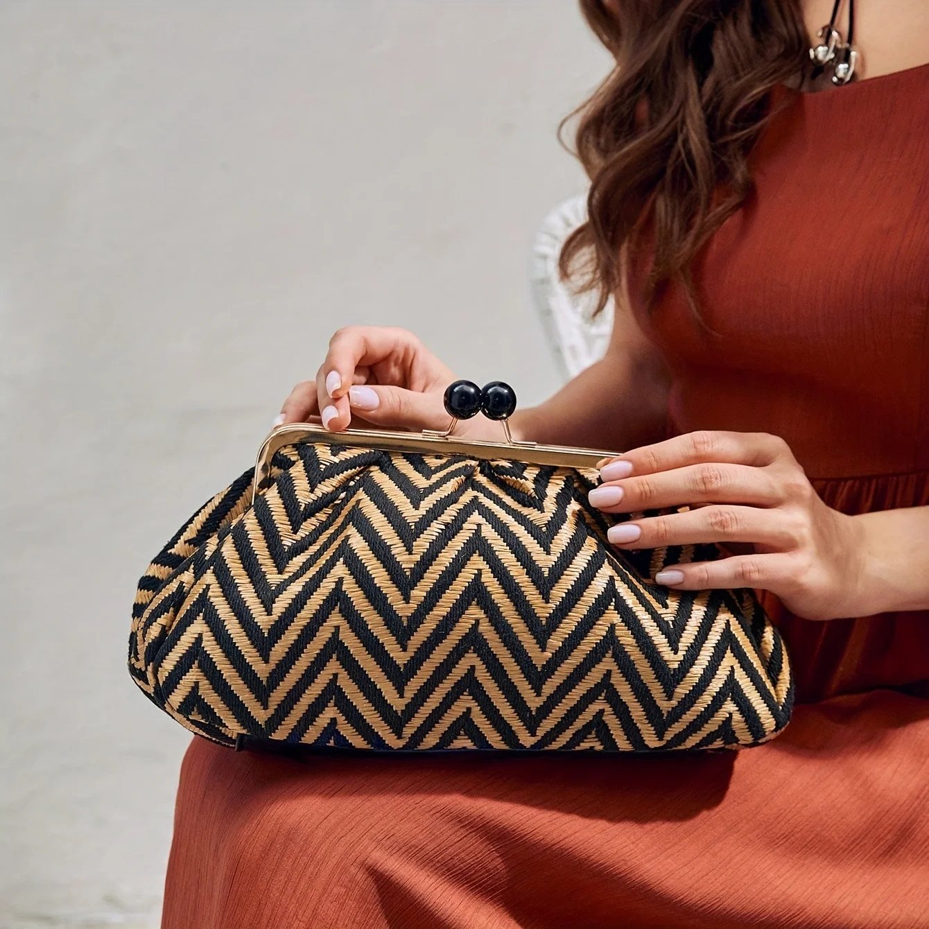 Elegant Chevron Straw Clutch Bag with Black Bead Buckle - Vintage Style Evening Handbag for Weddings & Parties