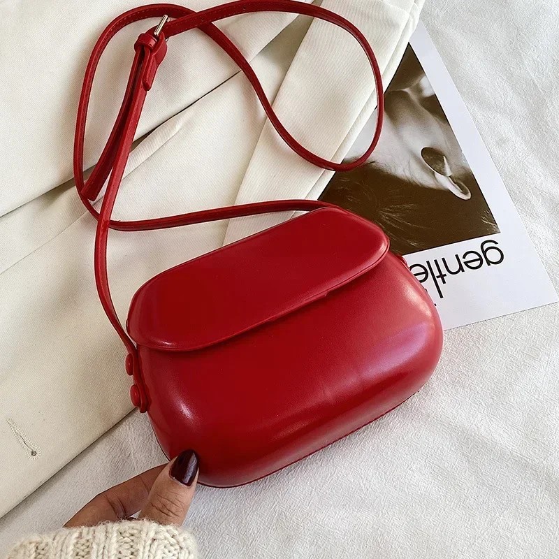 Chic PU Leather Crossbody Bag - Stylish Small Shoulder Bag with Magnetic Buckle