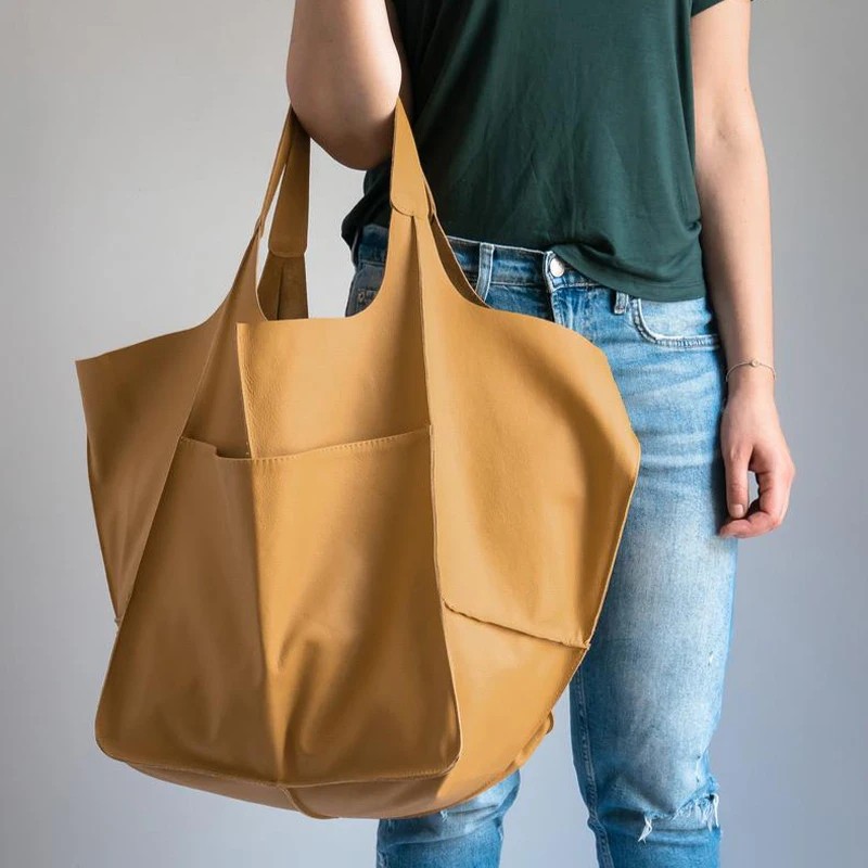 Elegant Large Capacity Leather Tote Bag – Retro Handmade Shoulder Bag for Women | High-Capacity Beach & Shopping Handbag