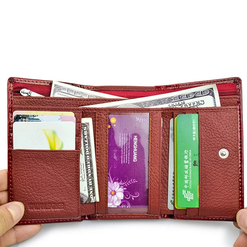 Luxury Genuine Leather Women's Wallet - Sleek Red Croc Pattern Clutch with Multiple Compartments and Durable Design