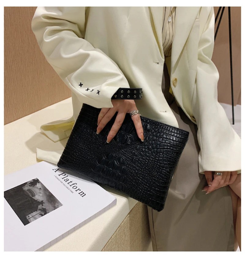 Luxury Crocodile Embossed PU Leather Clutch Wristlet Bag for Women - Elegant Evening Envelope Bag