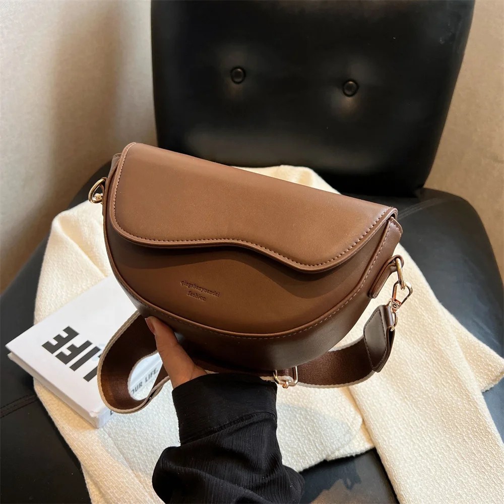 Stylish PU Leather Crossbody Bag for Women – Fashionable Wide Strap Shoulder Bag with Elegant Design