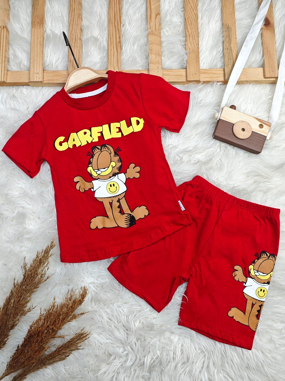 1321 GARFIELD YAZILI ŞORTLU PENYE TAKIM 