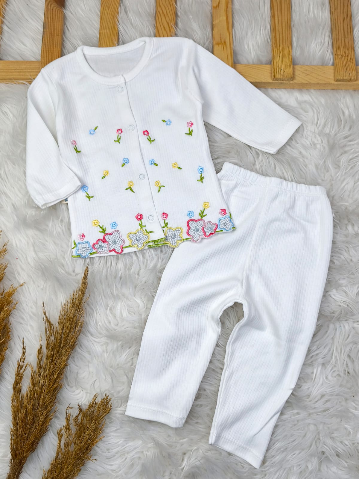 1922 ÇİÇEK NAKIŞ DETAYLI ÖNDEN ÇITÇITLI TAKIM 