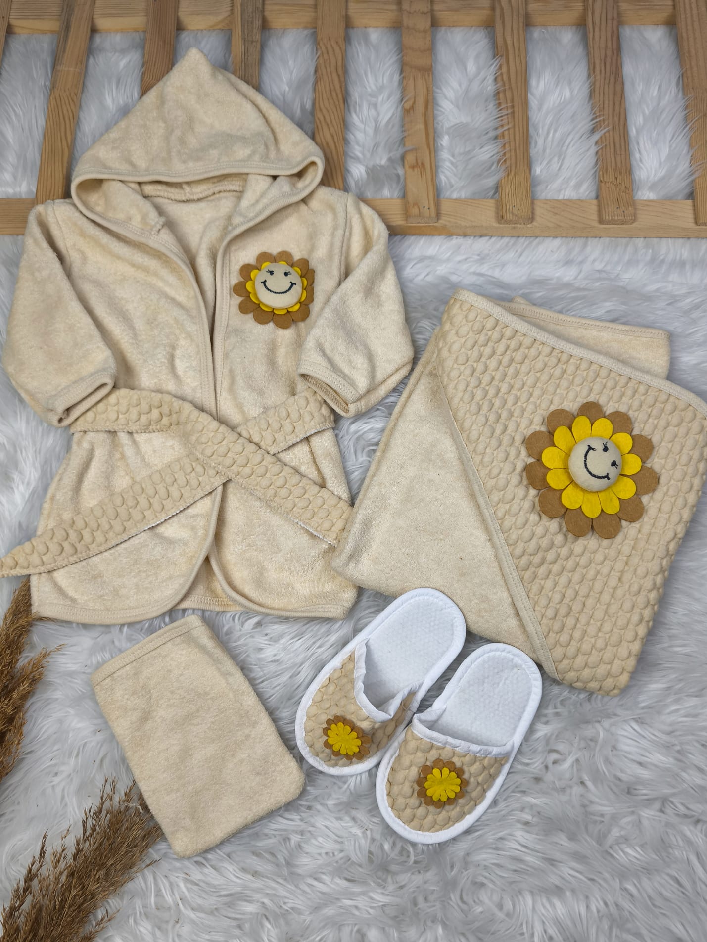 PAPATYA ÇİÇEK DETAYLI BEBE BORNOZ SETİ 