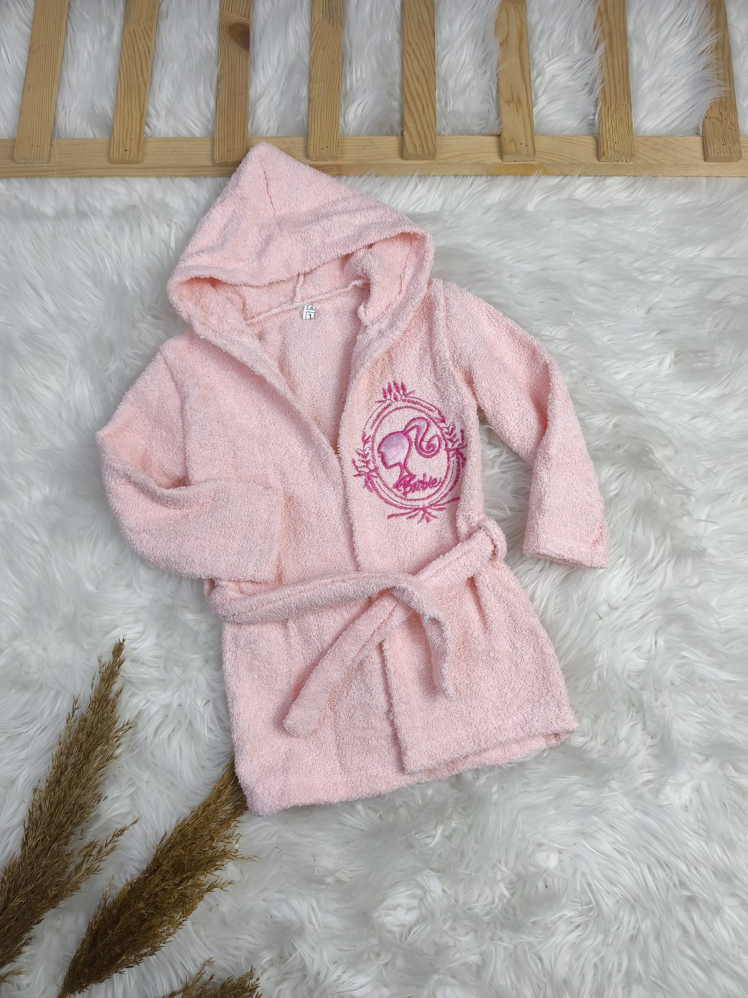 2115 BARBİE NAKIŞLI KIZ BEBEK BORNOZ 