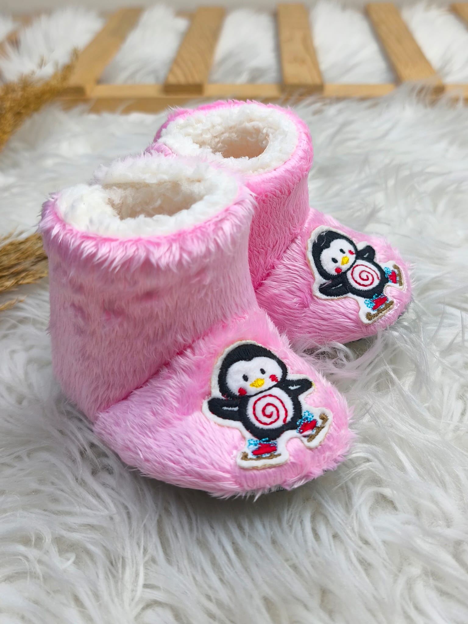 7030 PENGUEN NAKIŞ KIZ BEBEK PANDUF 