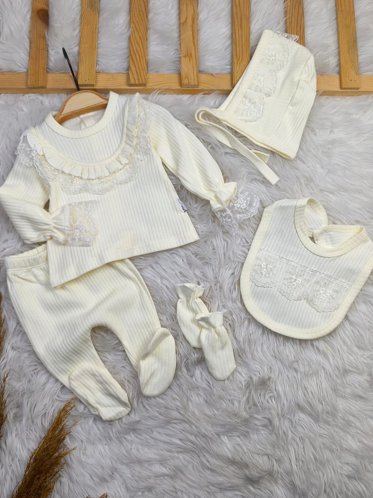 437227 DANTELLİ PENYE RAPORLU KUMAŞ 5'Lİ HASTANE ÇIKIŞI SETİ