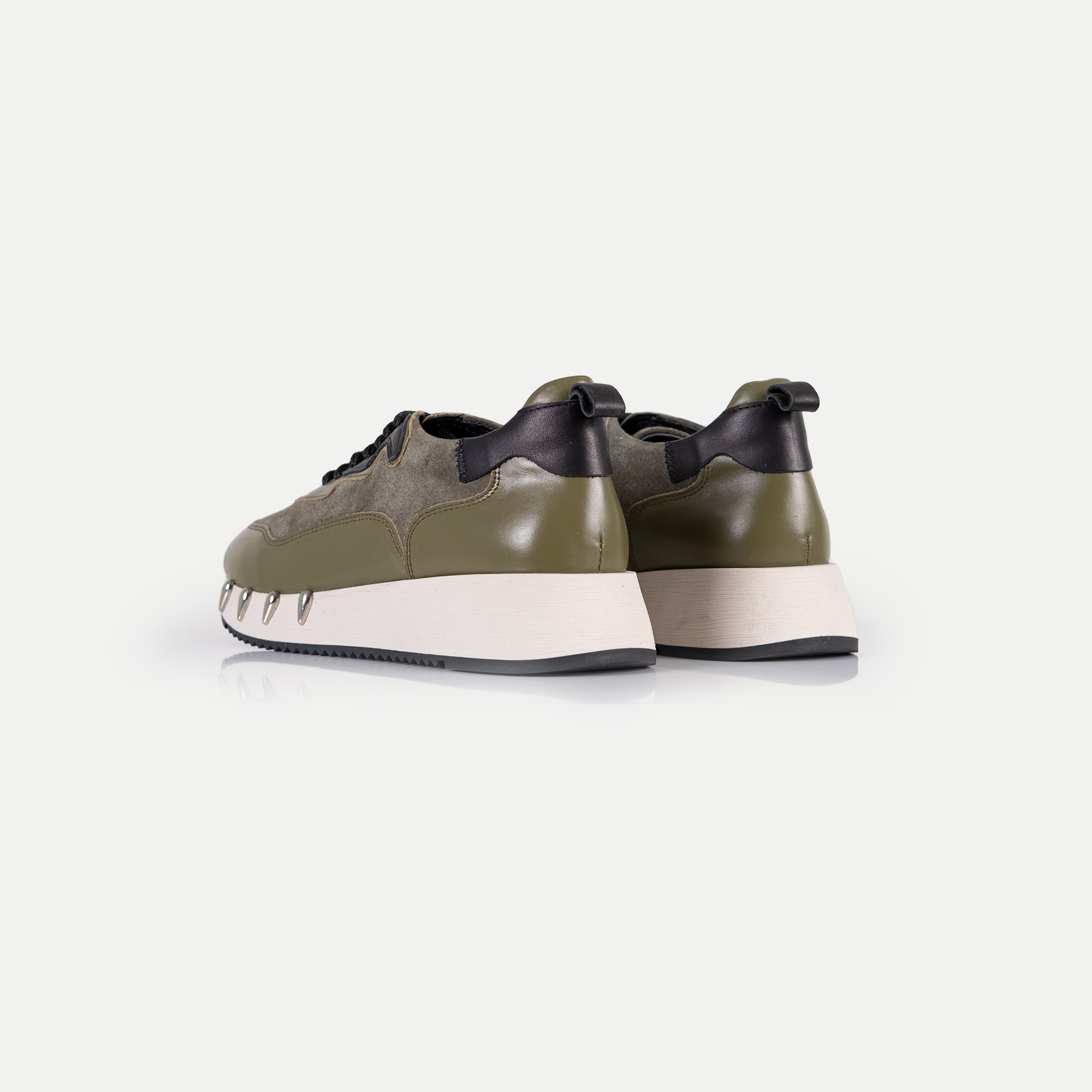 Haki Tabanı Metal Detaylı Deri Sneaker