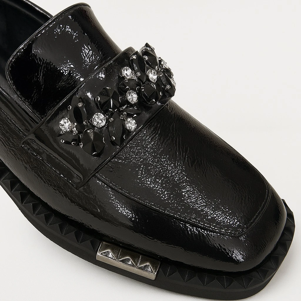 Taş Detaylı Rugan Loafer