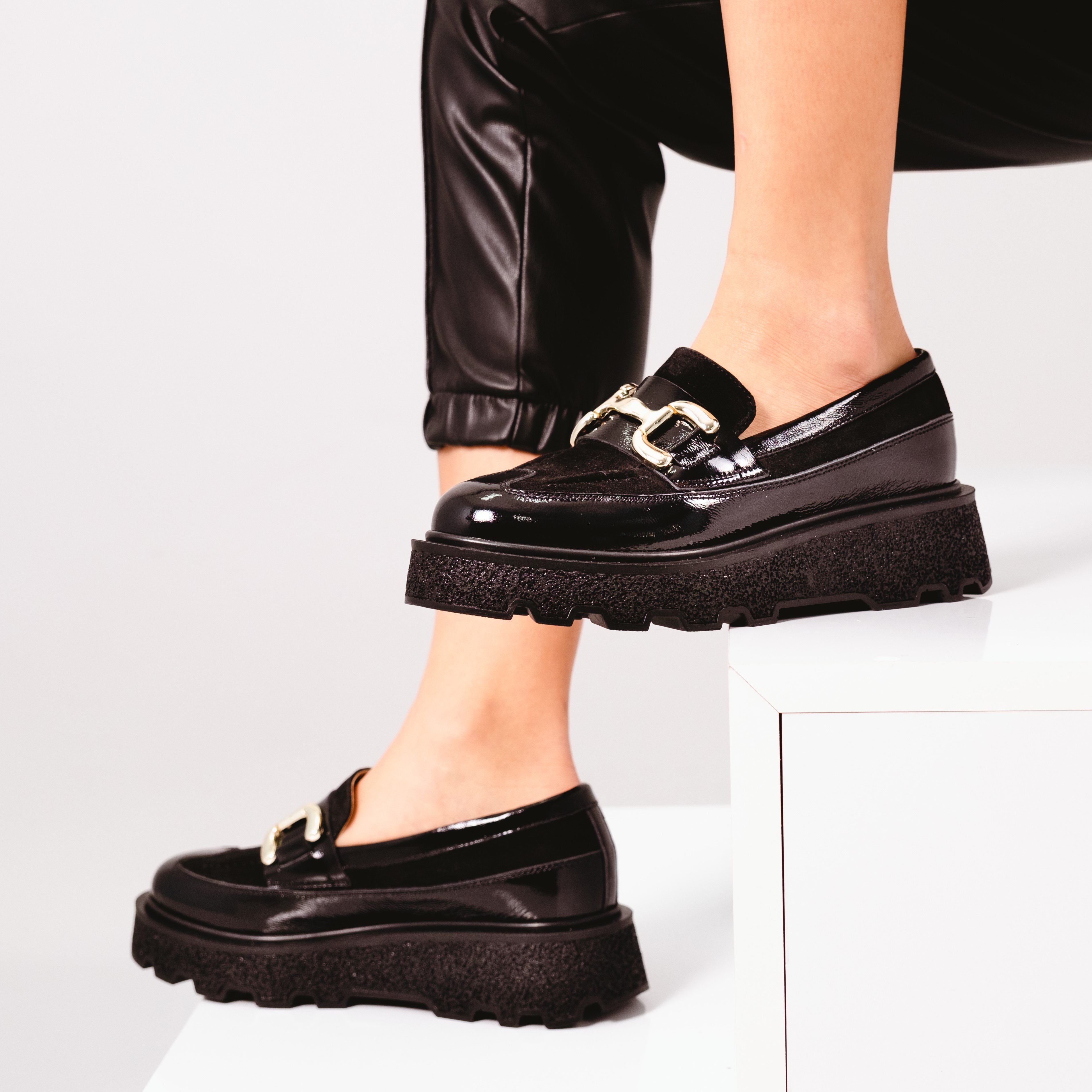 Hakiki Deri Gold Tokalı Loafer - Siyah