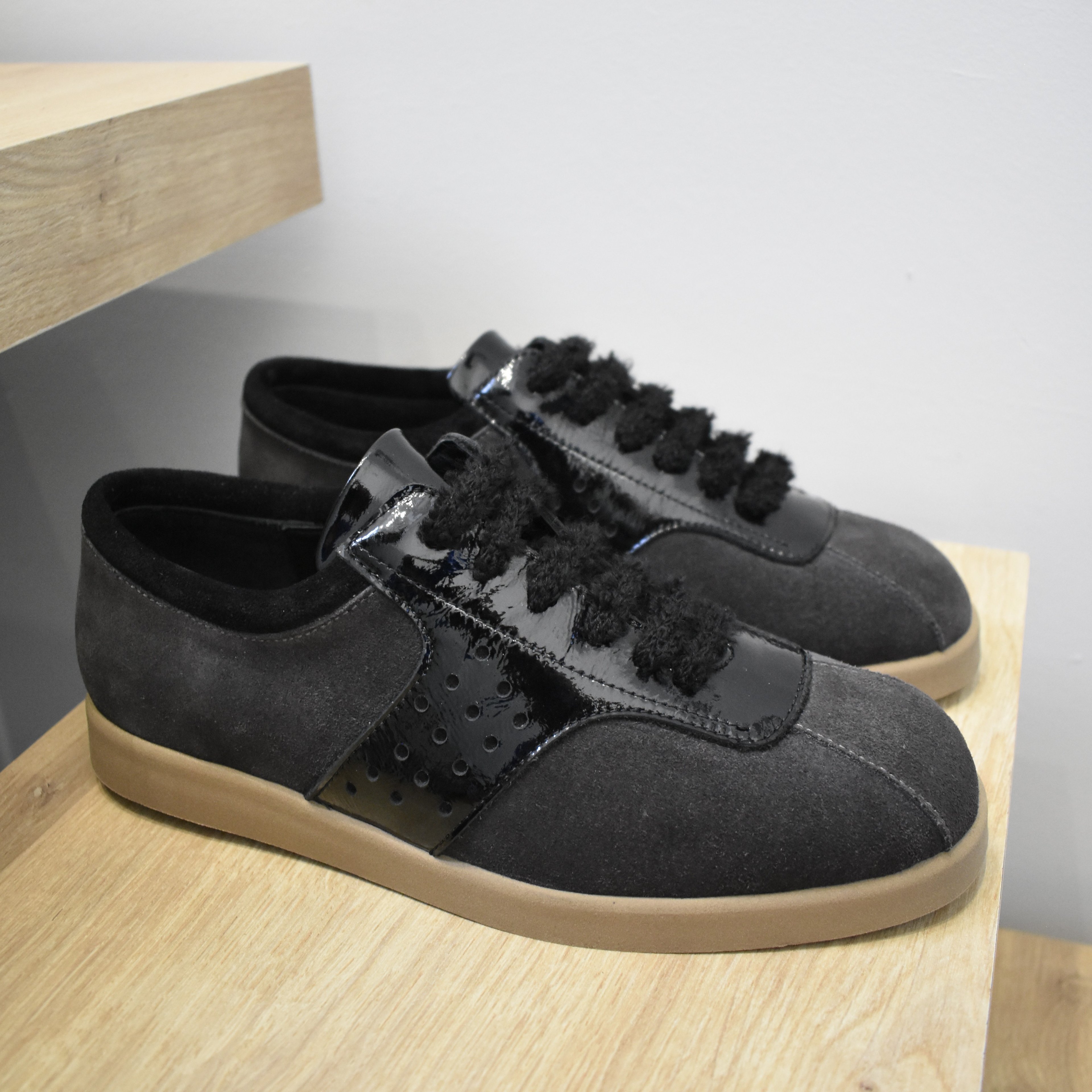 Rahat Tabanlı Deri Sneaker