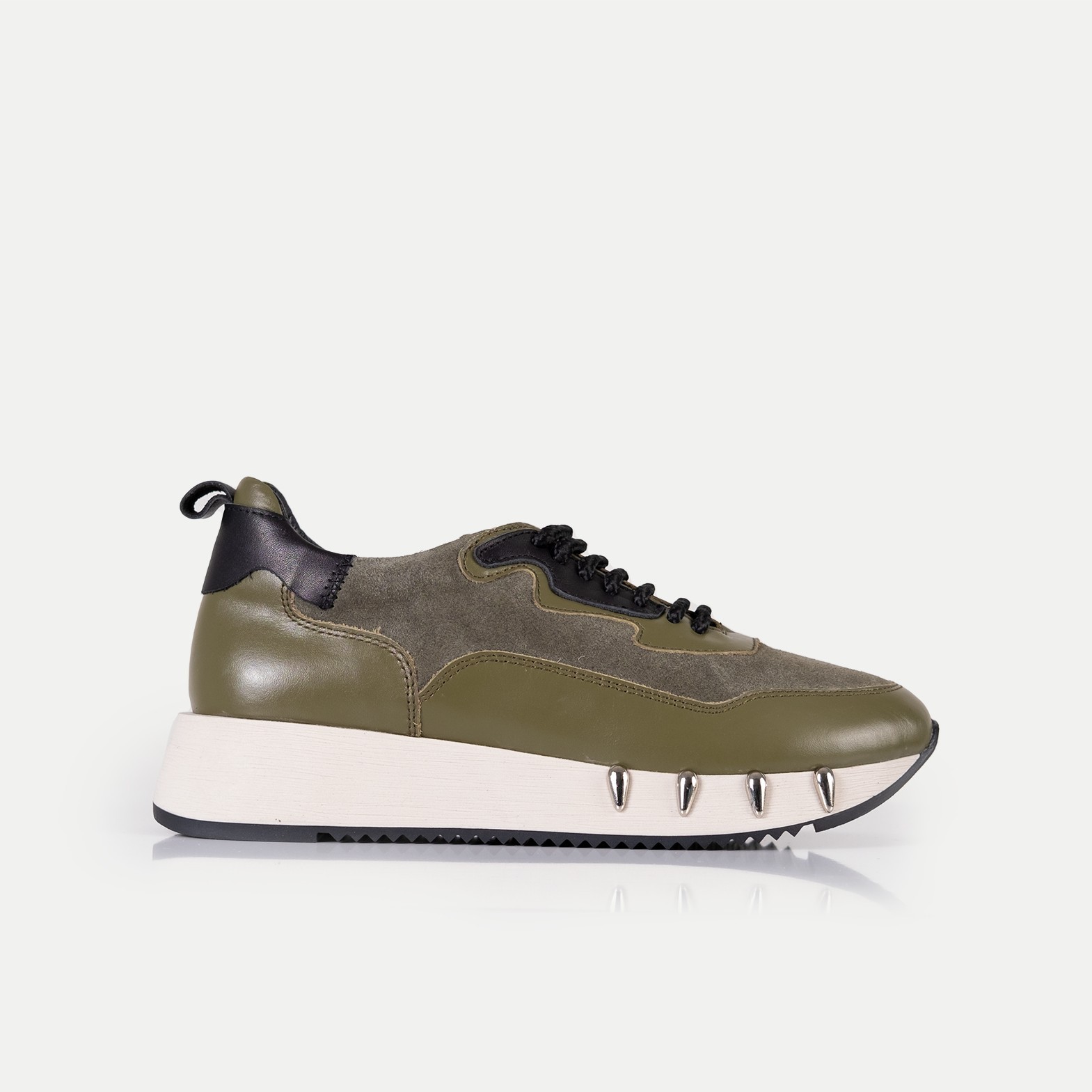 Haki Tabanı Metal Detaylı Deri Sneaker
