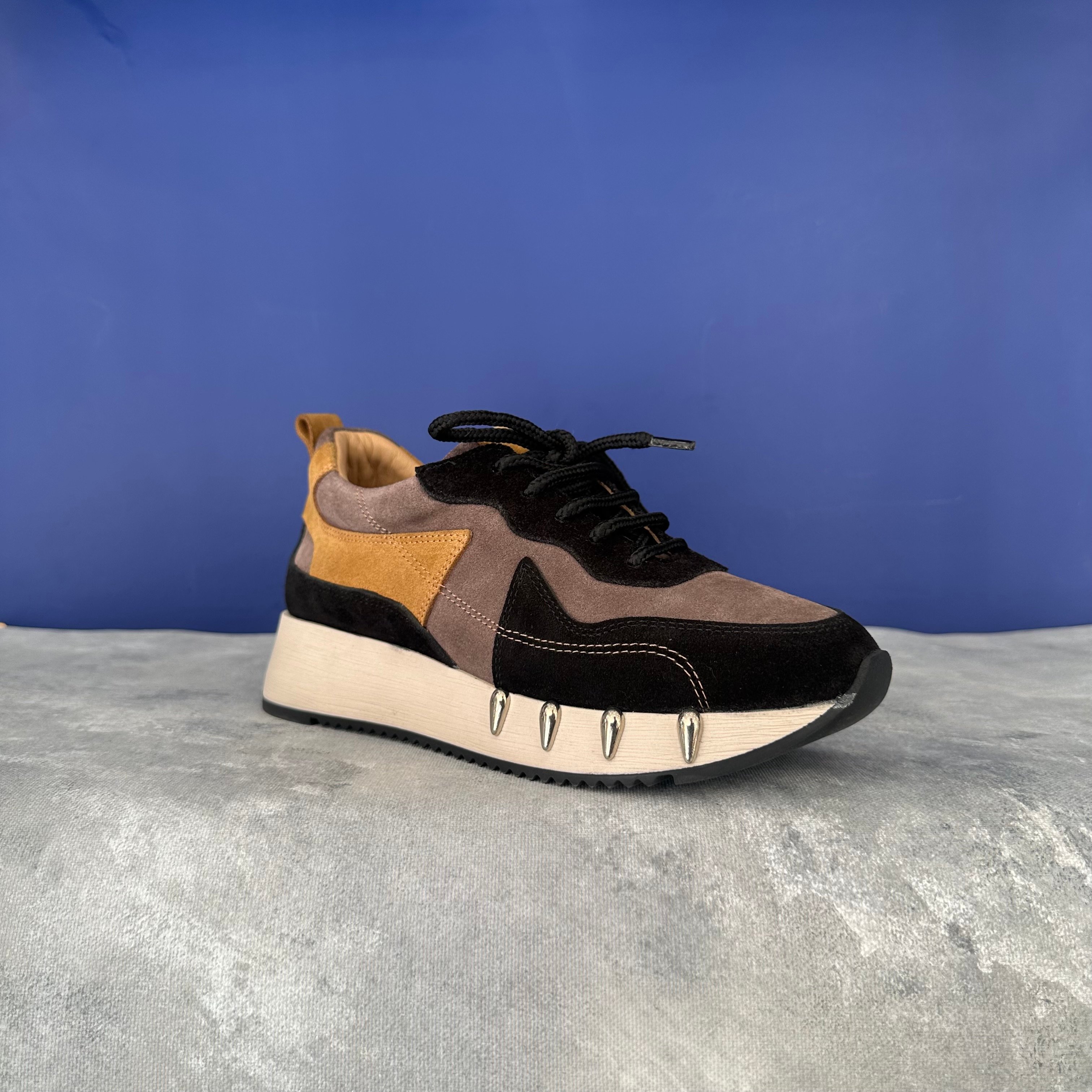 Siyah-Vizon Tabanı Metal Detaylı Deri Sneaker