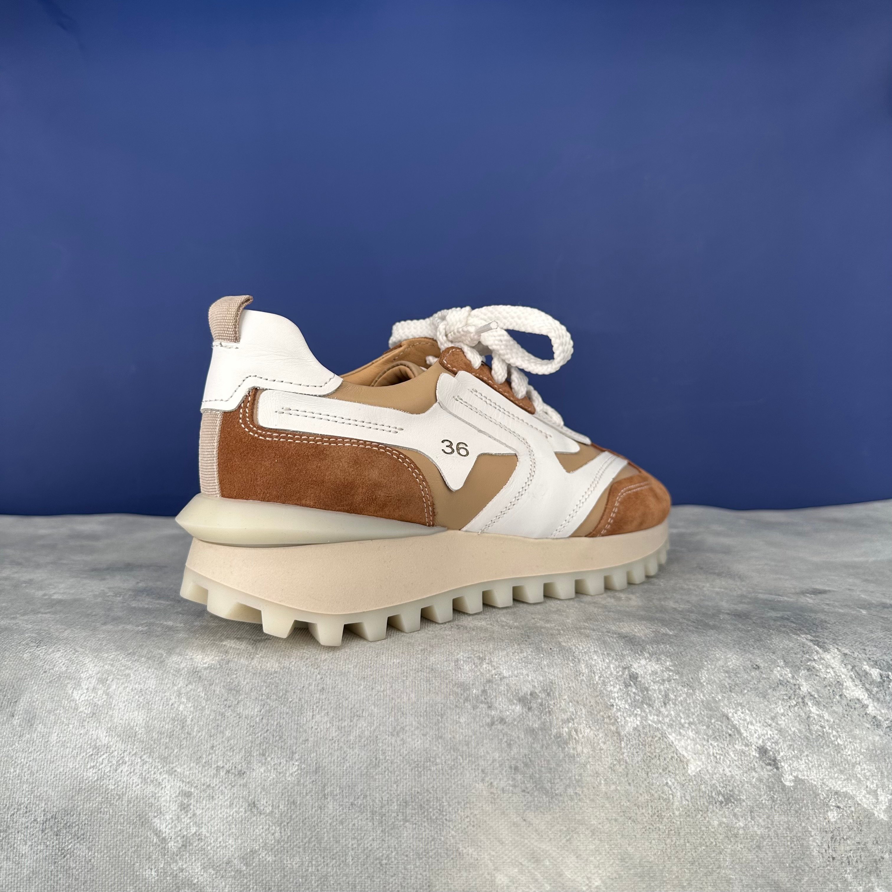 Numara Detaylı Sneaker