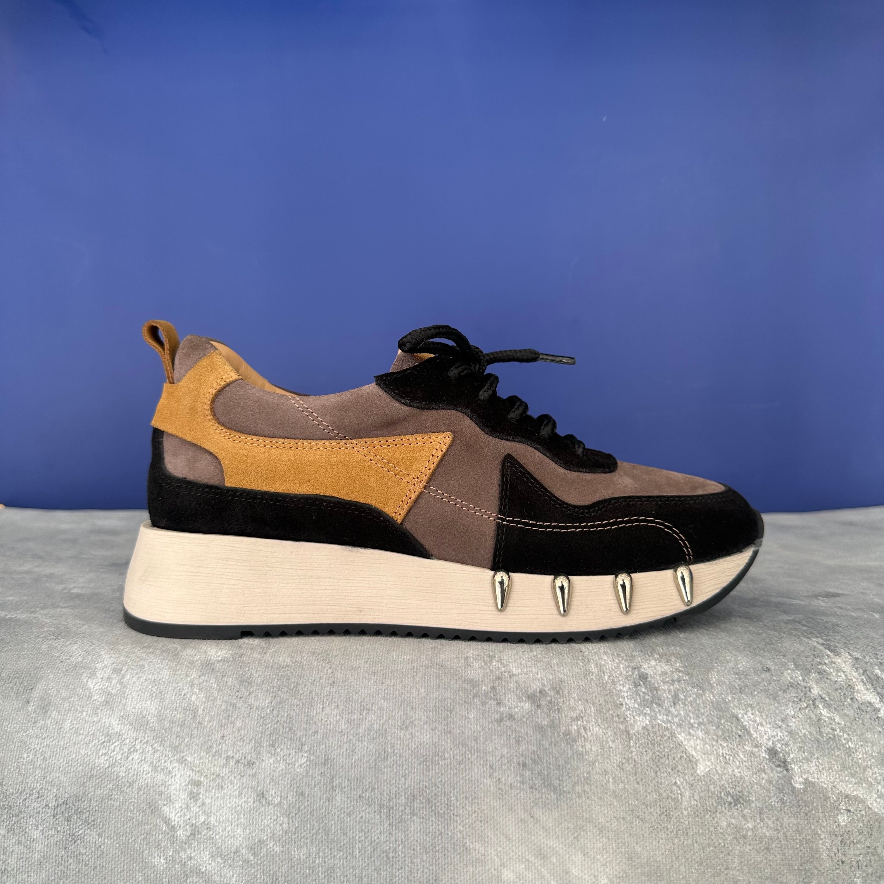 Siyah-Vizon Tabanı Metal Detaylı Deri Sneaker