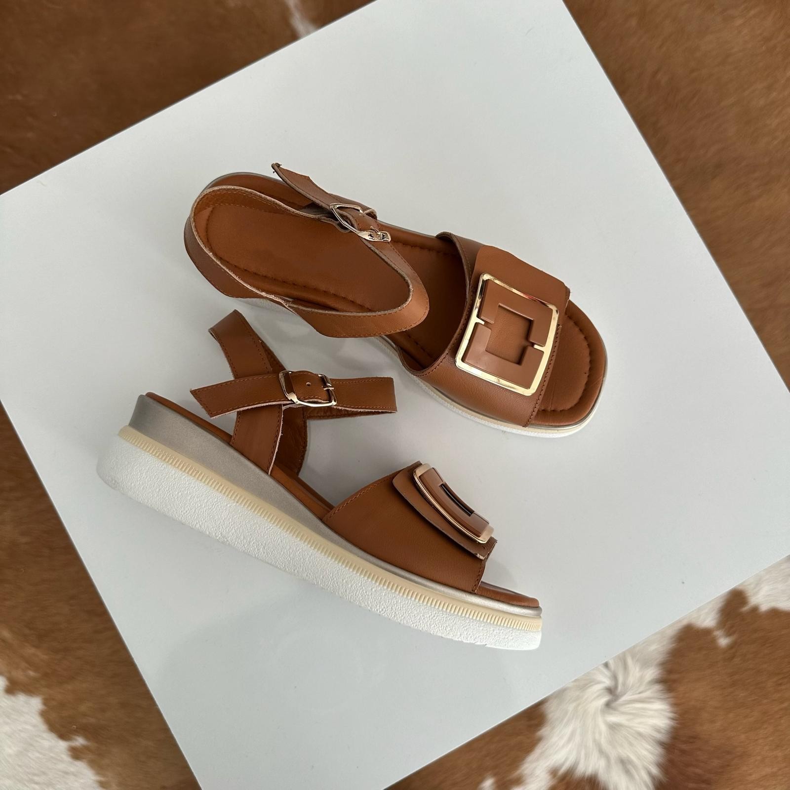 Hakiki Deri Gold Tokalı Sandalet