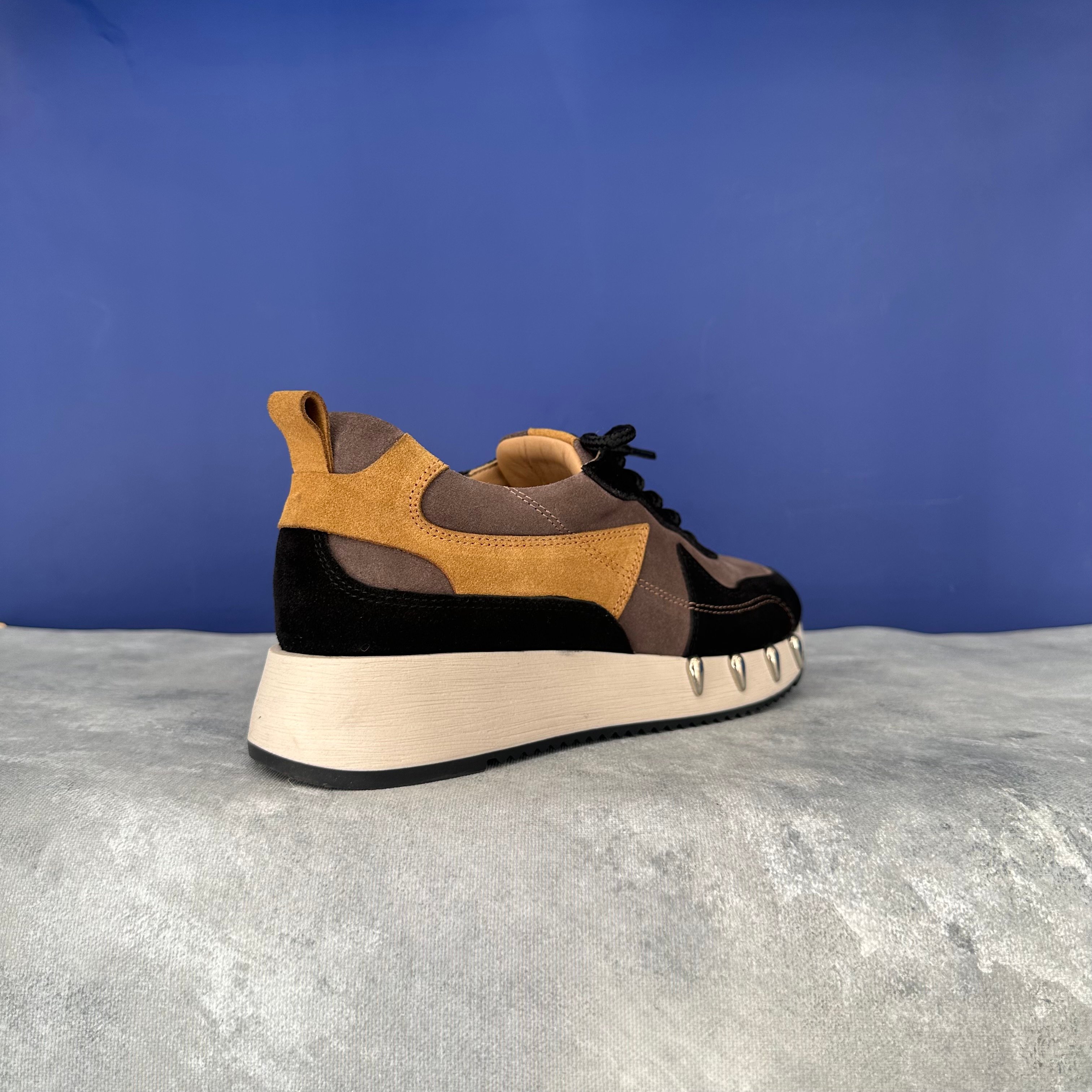 Siyah-Vizon Tabanı Metal Detaylı Deri Sneaker