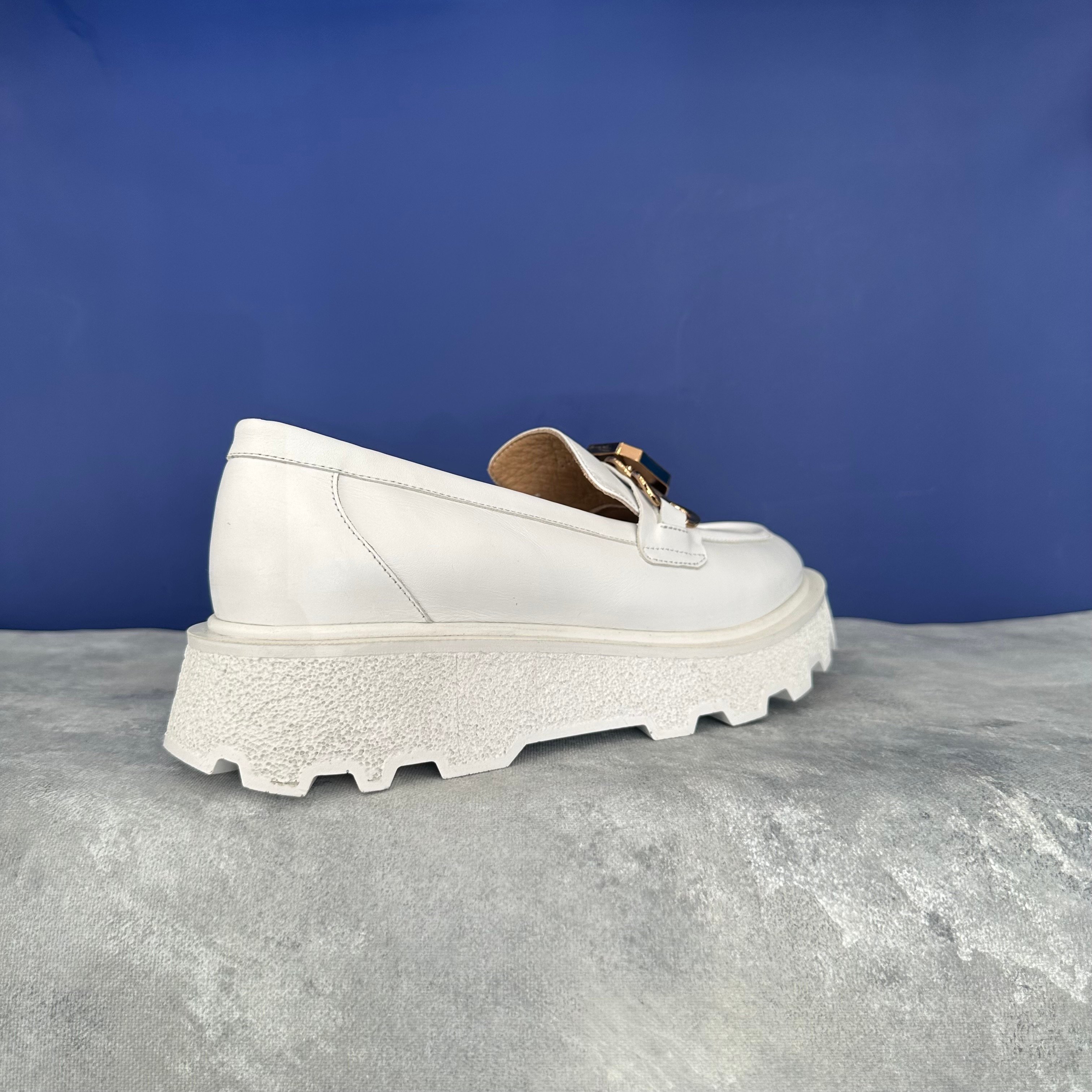 Hakiki Deri Taş Detaylı Loafer - beyaz