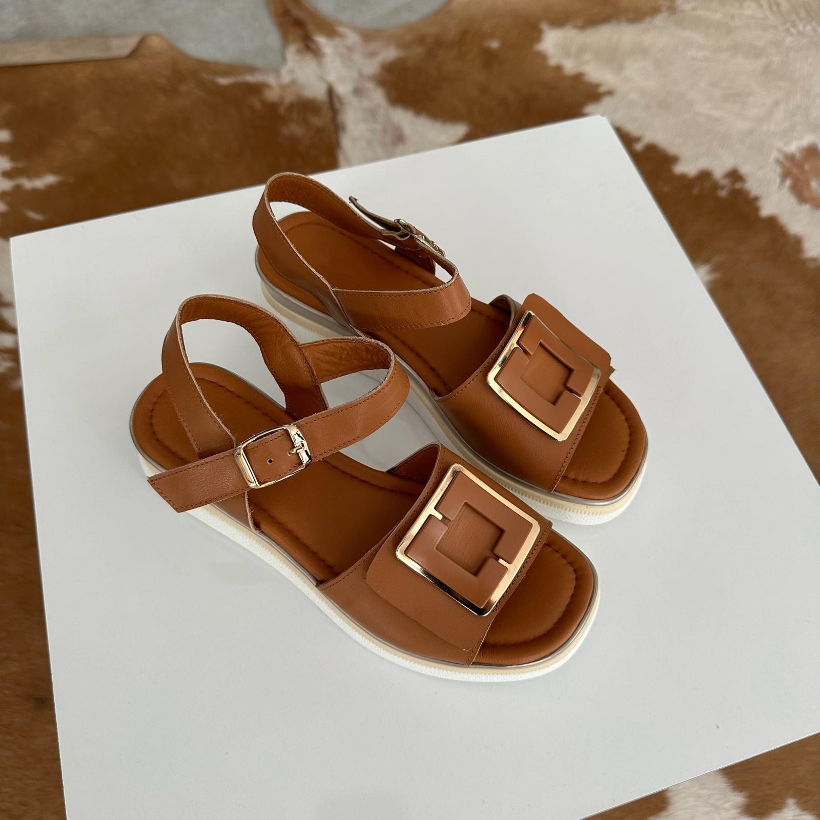 Hakiki Deri Gold Tokalı Sandalet