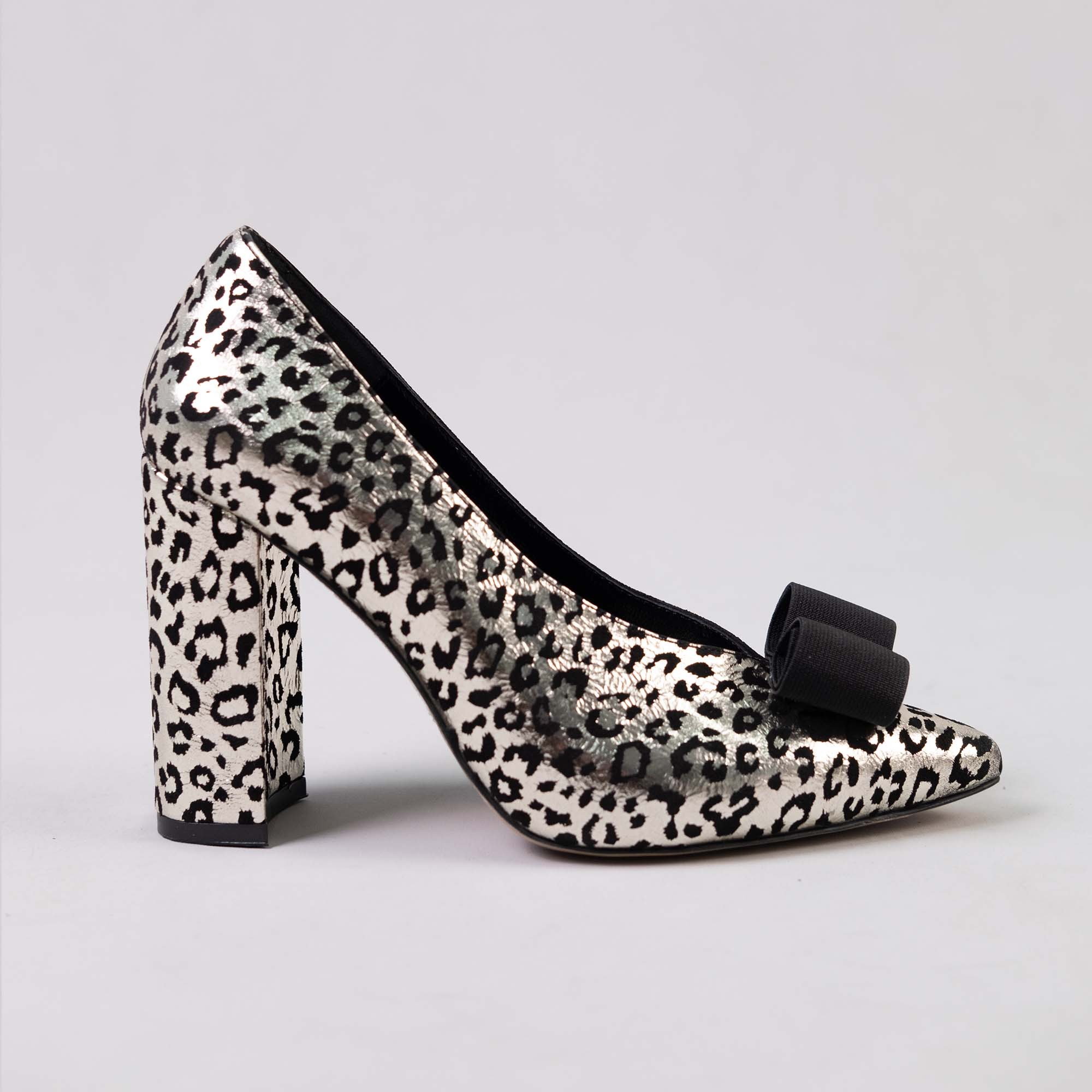 Siyah Süet Gold Leopar Detaylı Stiletto